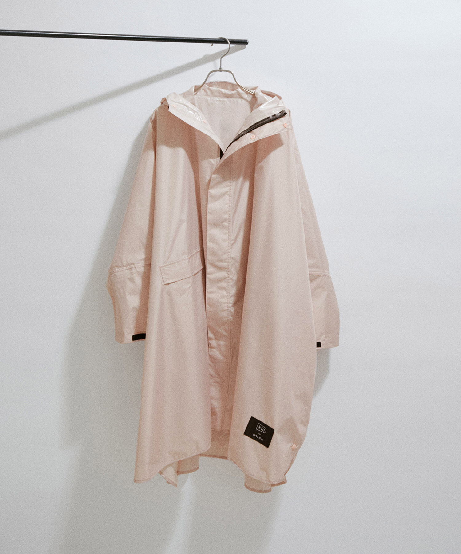 SALON adam et rope'「【雑誌掲載】【KiU for SALON】[ポーチ付き]別注レインポンチョ」|レインコート|ローズピンク(64)