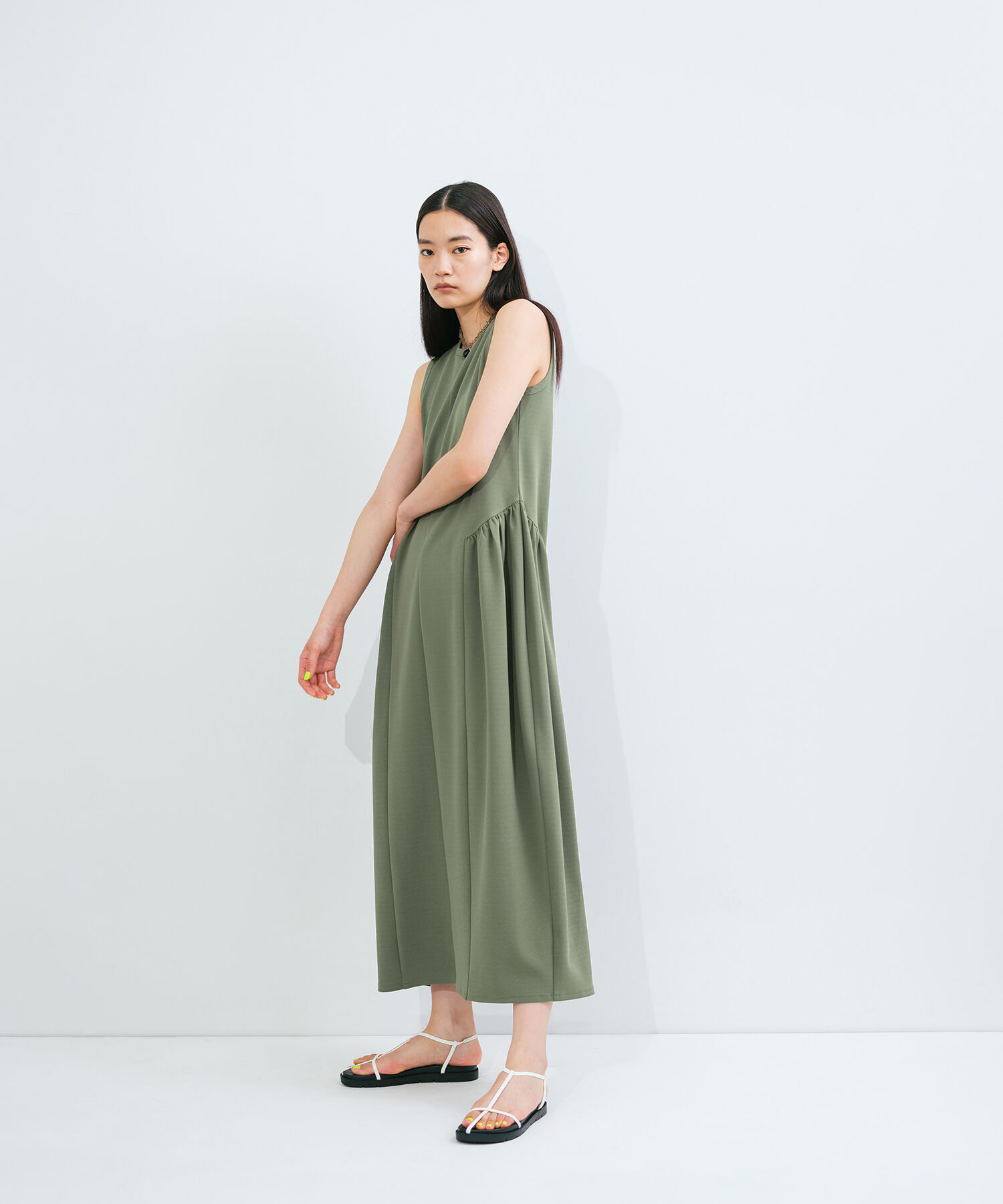 ADAM ET ROPE'「ナロークロスストラップスポサン」|サンダル|