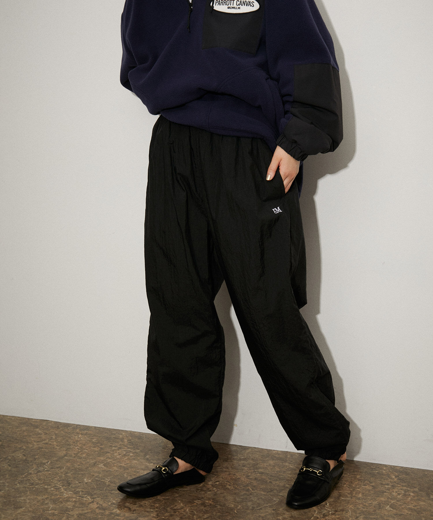 ADAM ET ROPE'「【PARROTT CANVAS】PCM NYLON EASY PANTS」|その他|ブラック(01)