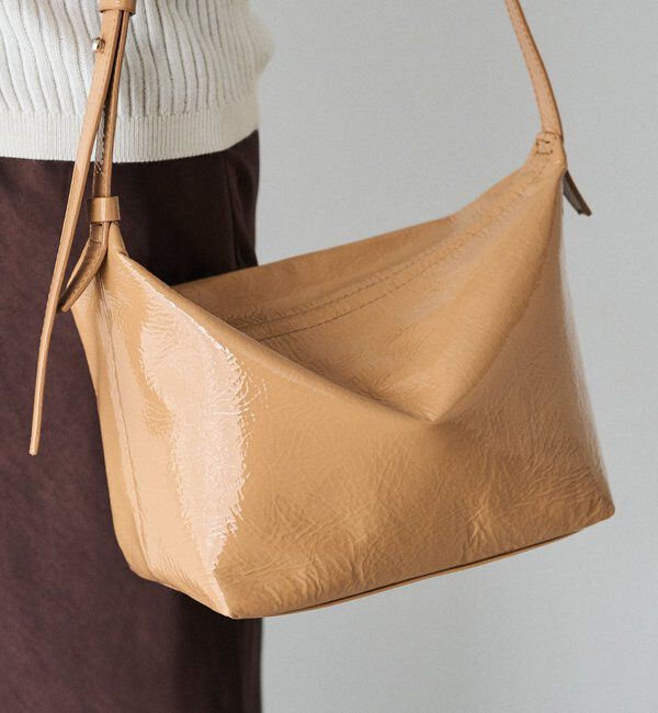  「【再値下げ】エナメルワンショルダーバッグ」|ショルダー・メッセンジャー|モカ