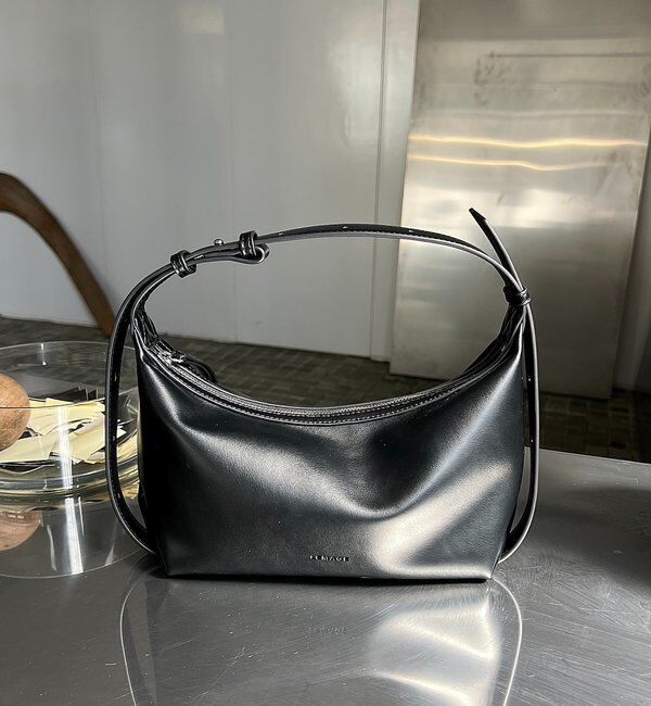  「【新色キャメル/人気のため再入荷/軽量/大容量】ロールハンドルバッグ」|トートバッグ|