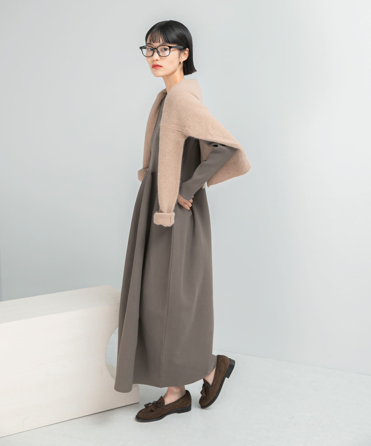 URBAN RESEARCH ROSSO「『WEB/一部店舗限定』フォルムシルエットVネックリブワンピース」|ワンピース|