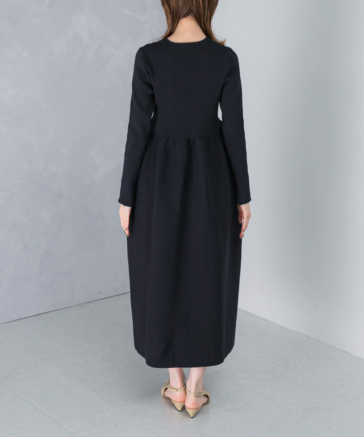 URBAN RESEARCH ROSSO「『WEB/一部店舗限定』フォルムシルエットVネックリブワンピース」|ワンピース|