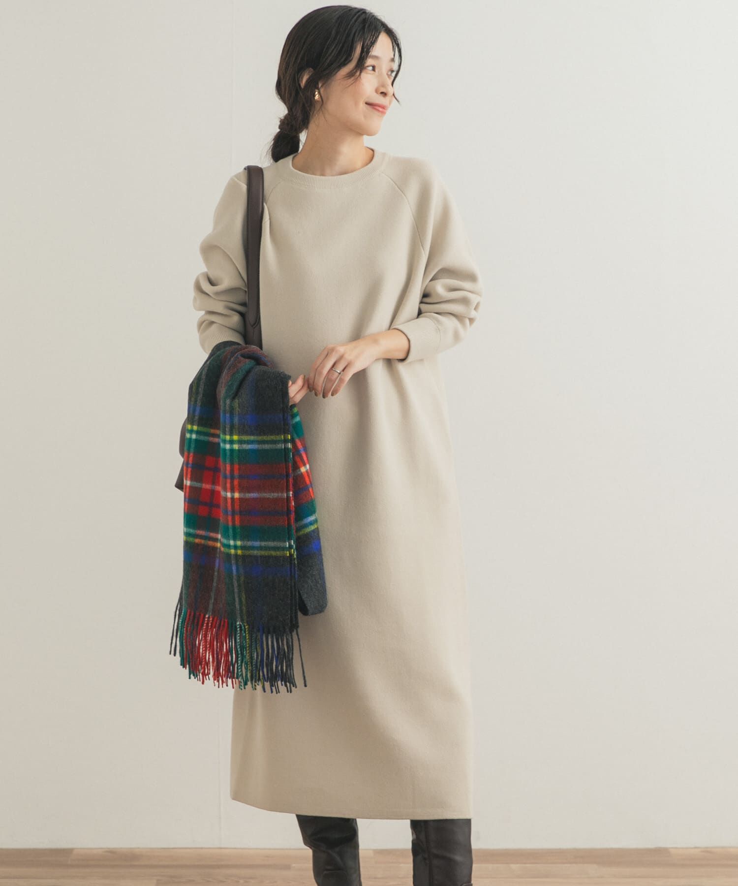 URBAN RESEARCH DOORS「スウェットライクニットワンピース」|ワンピース|ベージュ