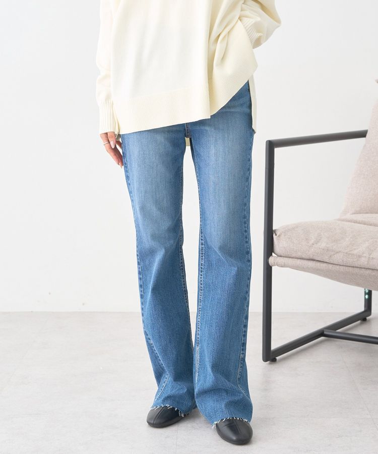 earth music&ecology「セルフカットストレッチフレアデニムパンツ」|デニム|