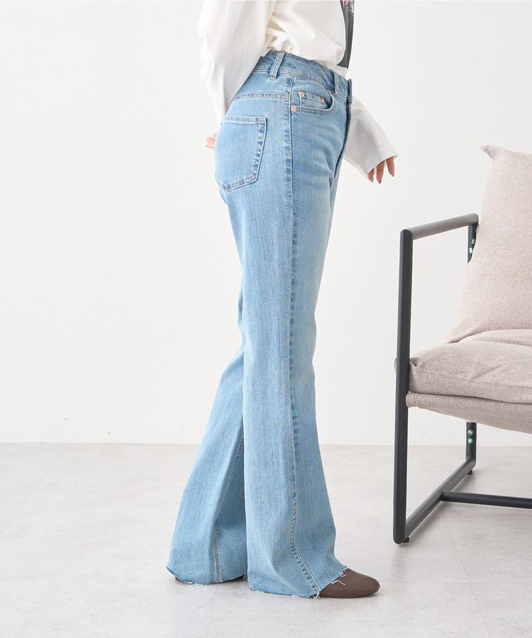 earth music&ecology「セルフカットストレッチフレアデニムパンツ」|デニム|