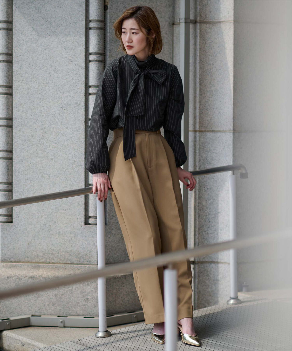 ur's「ボウタイ付シアーハイネックブラウス」|シャツ・ブラウス|