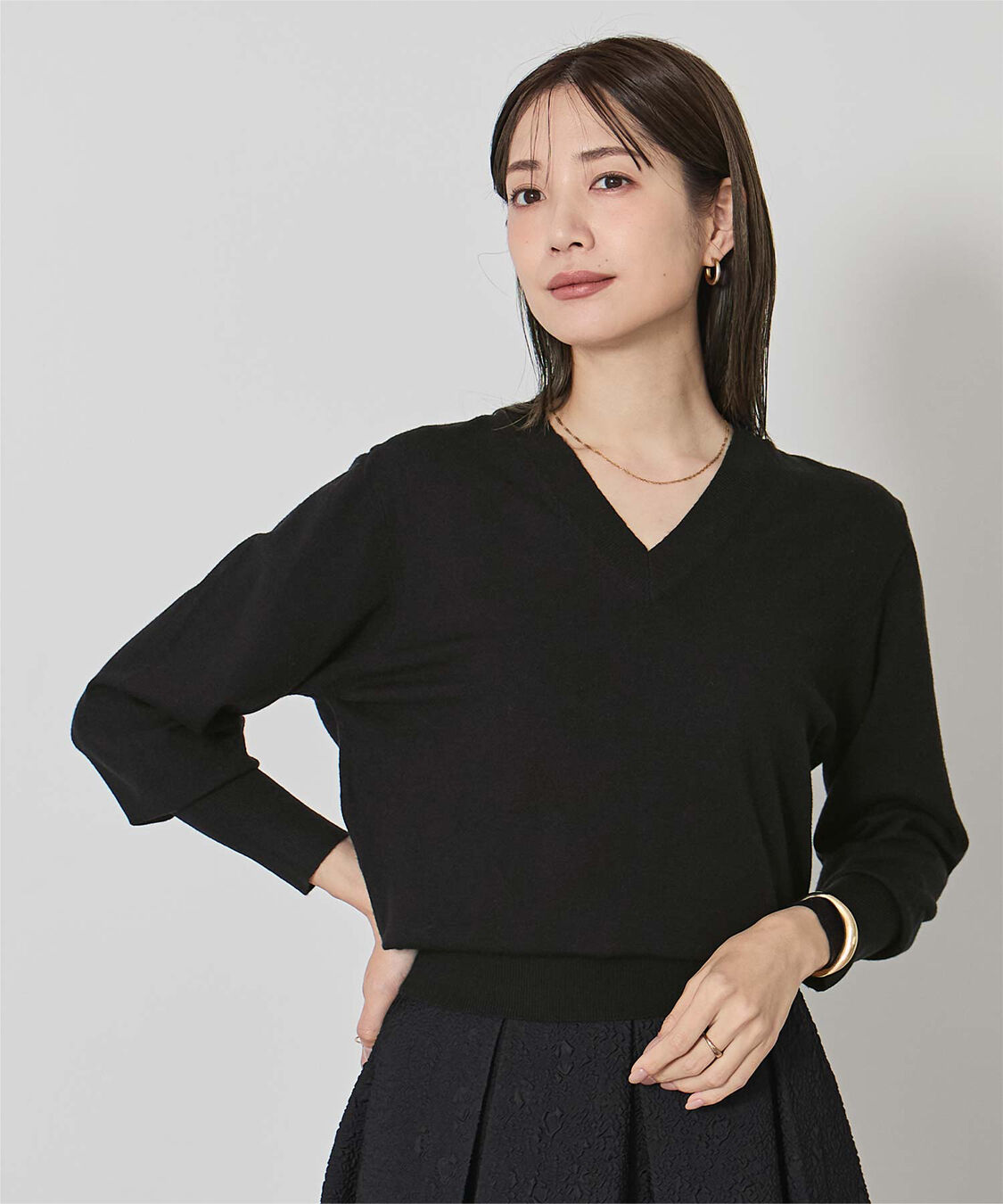 ur's「もちもちVネックニット」|ニット・セーター|ブラック