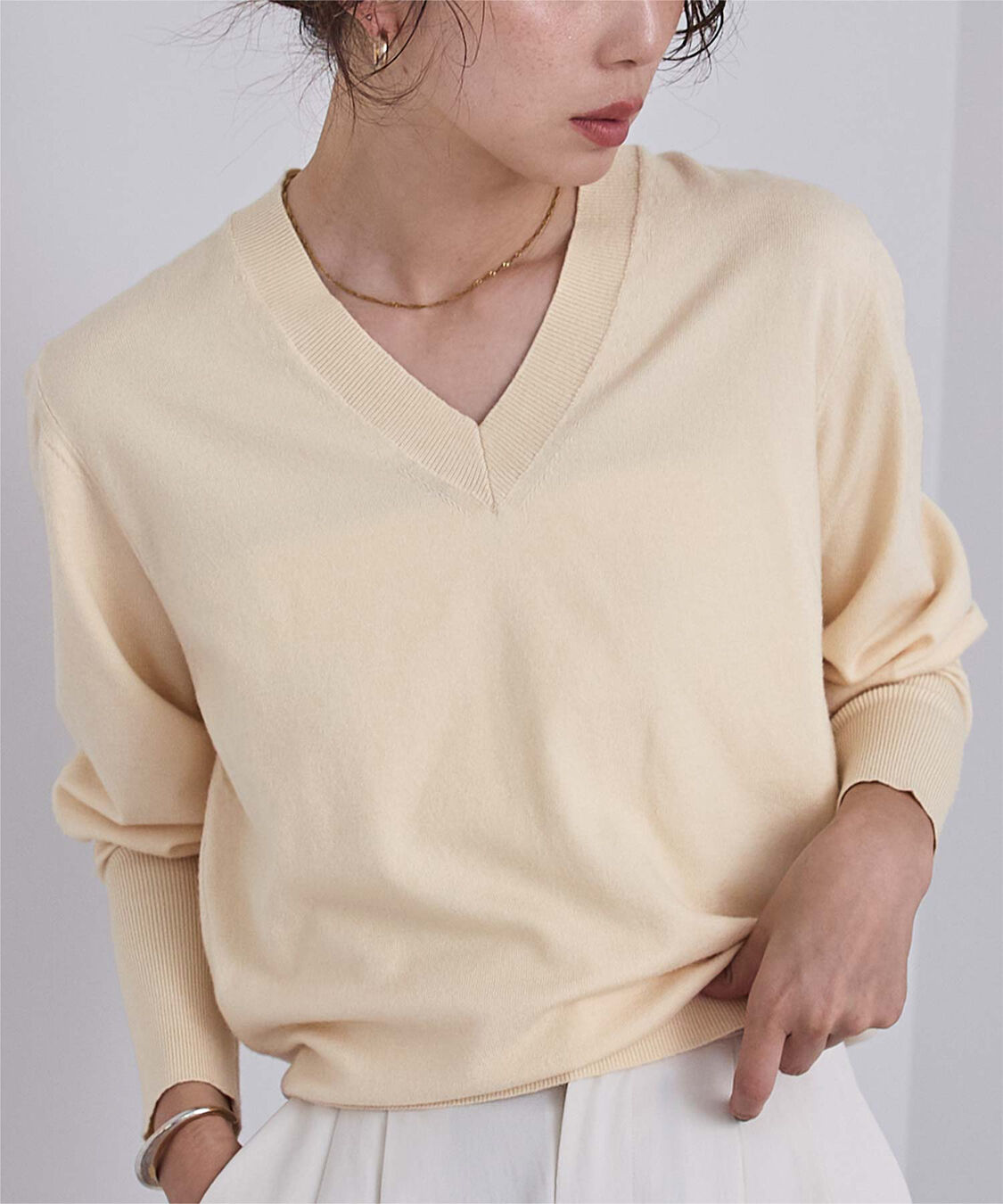 ur's「もちもちVネックニット」|ニット・セーター|