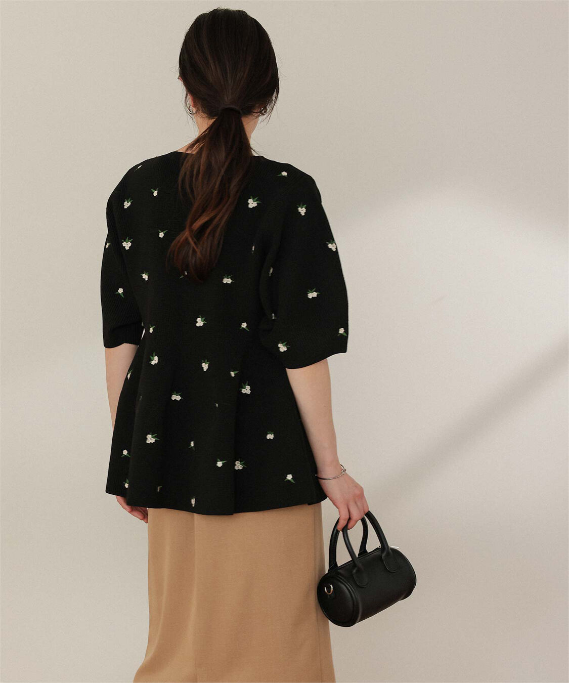 titivate「フラワー刺繍ペプラムニットトップス」|ニット・セーター|