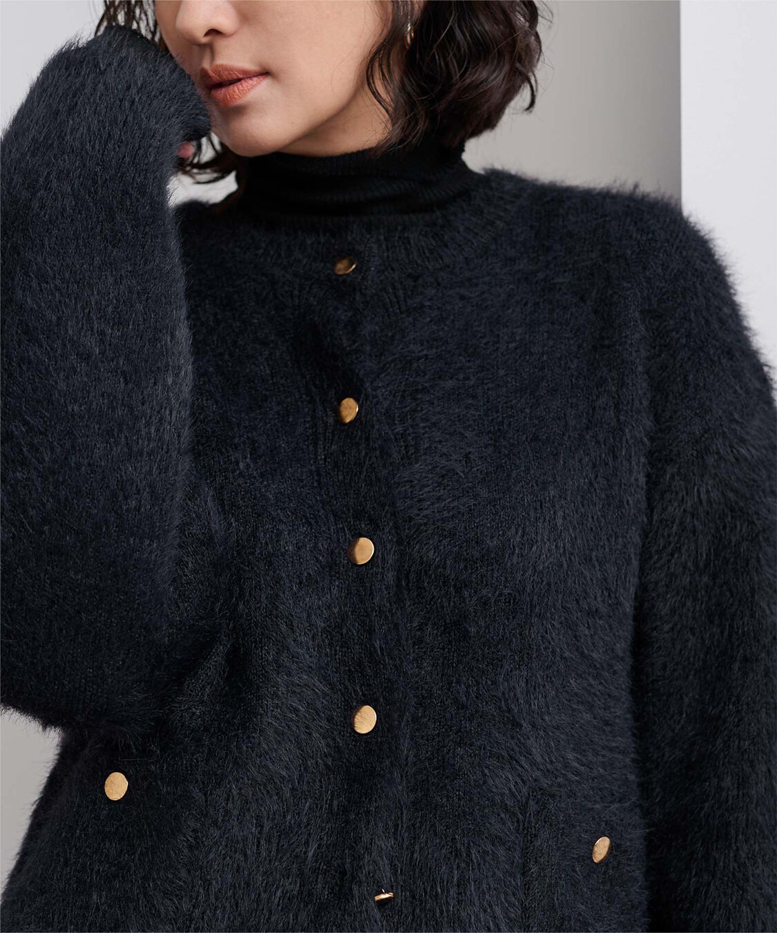 ur's「ゴールド釦シャギーニットカーディガン」|カーディガン|