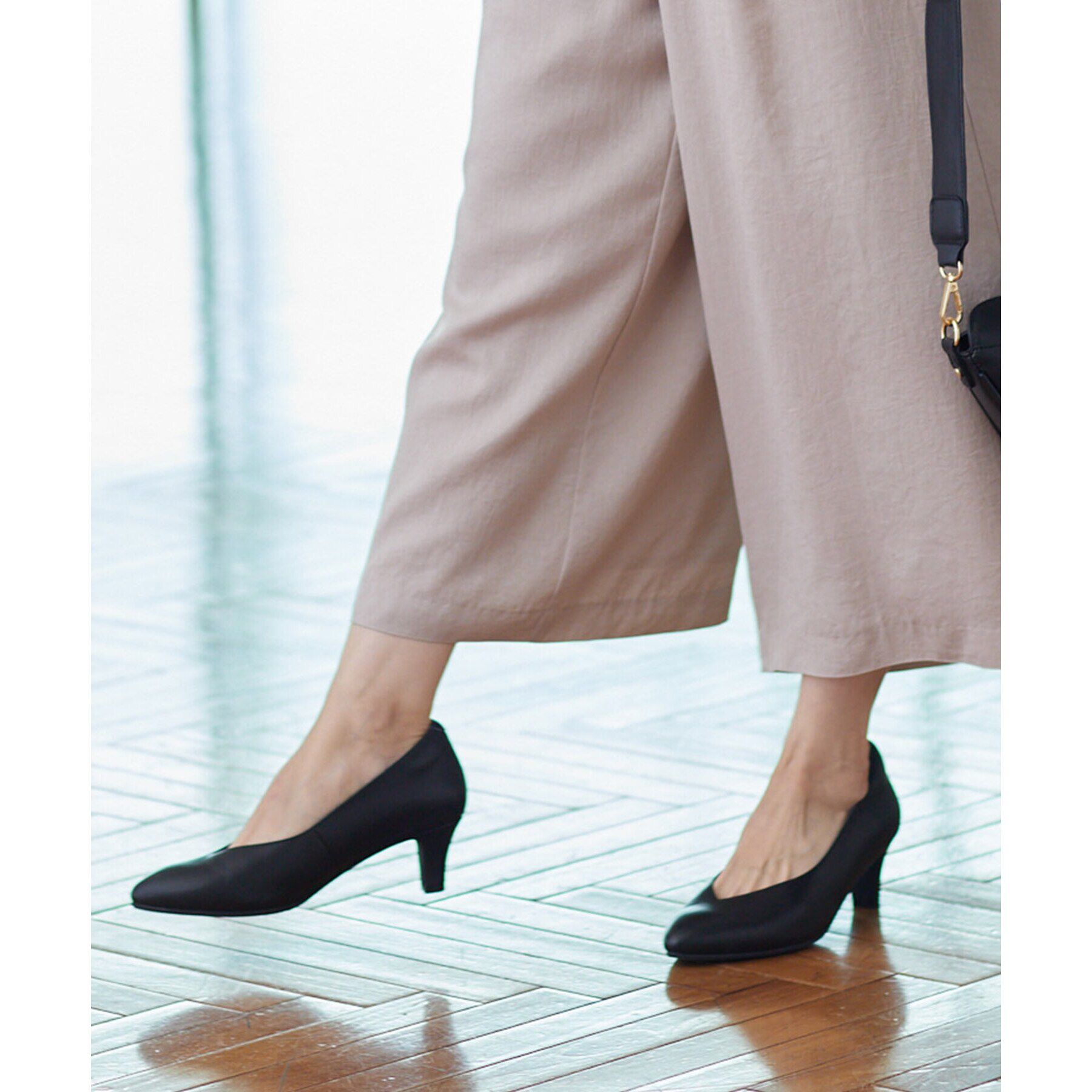 Reflect「【至福の履き心地／すっきり美脚／通勤・お出かけに大活躍】5cmヒールパンプス」|パンプス|ブラック(019)