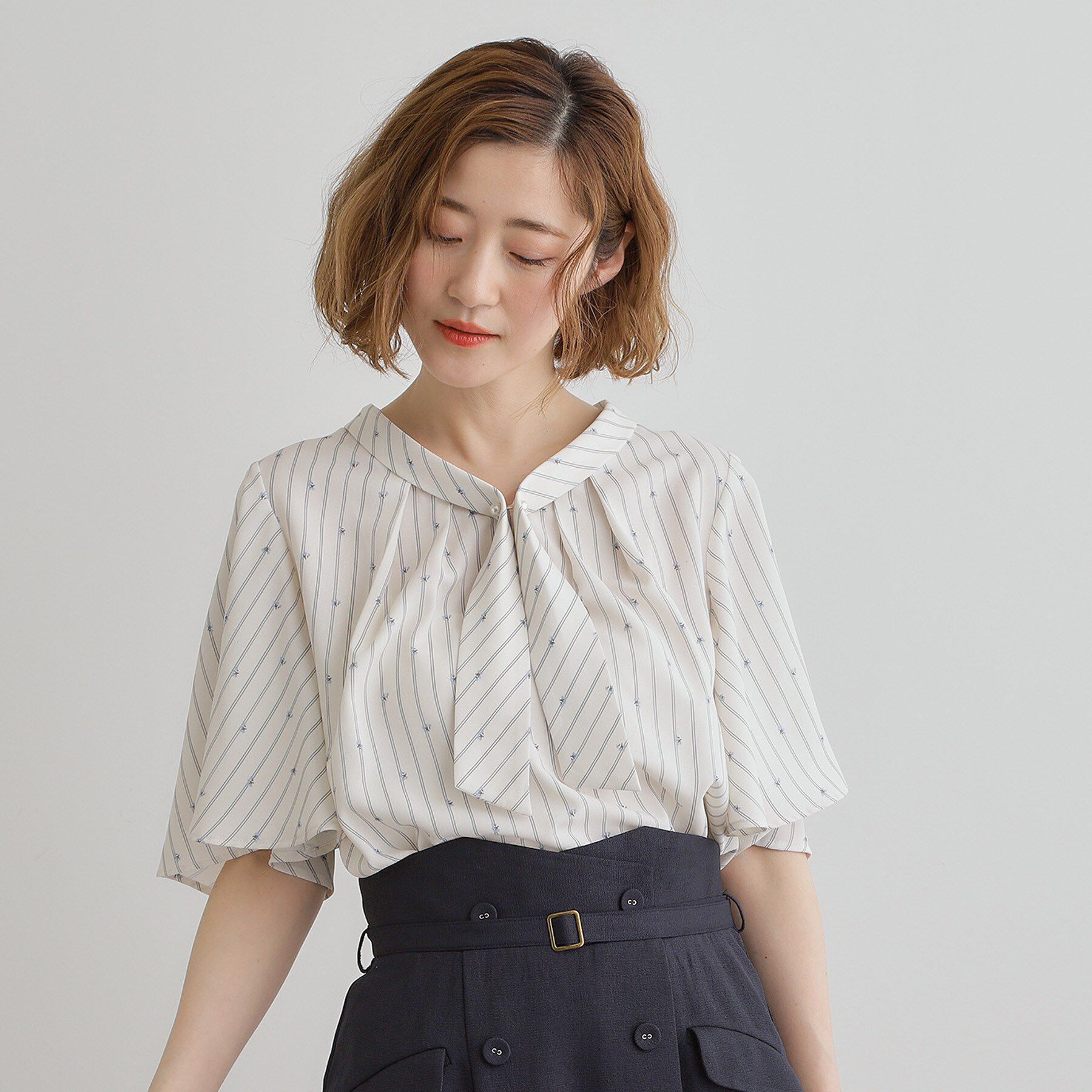 grove「【華やか】パール調ピン付きボウタイブラウス」|シャツ・ブラウス|オフプリント(103