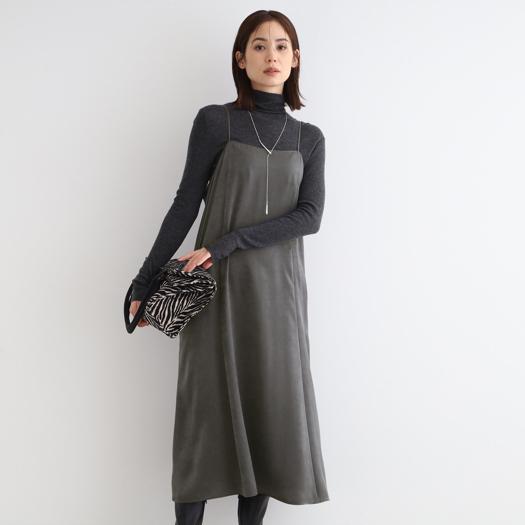 INDIVI「【洗える／UVケア】スエード調サテンキャミワンピース」|ワンピース|チャコールグレー(0