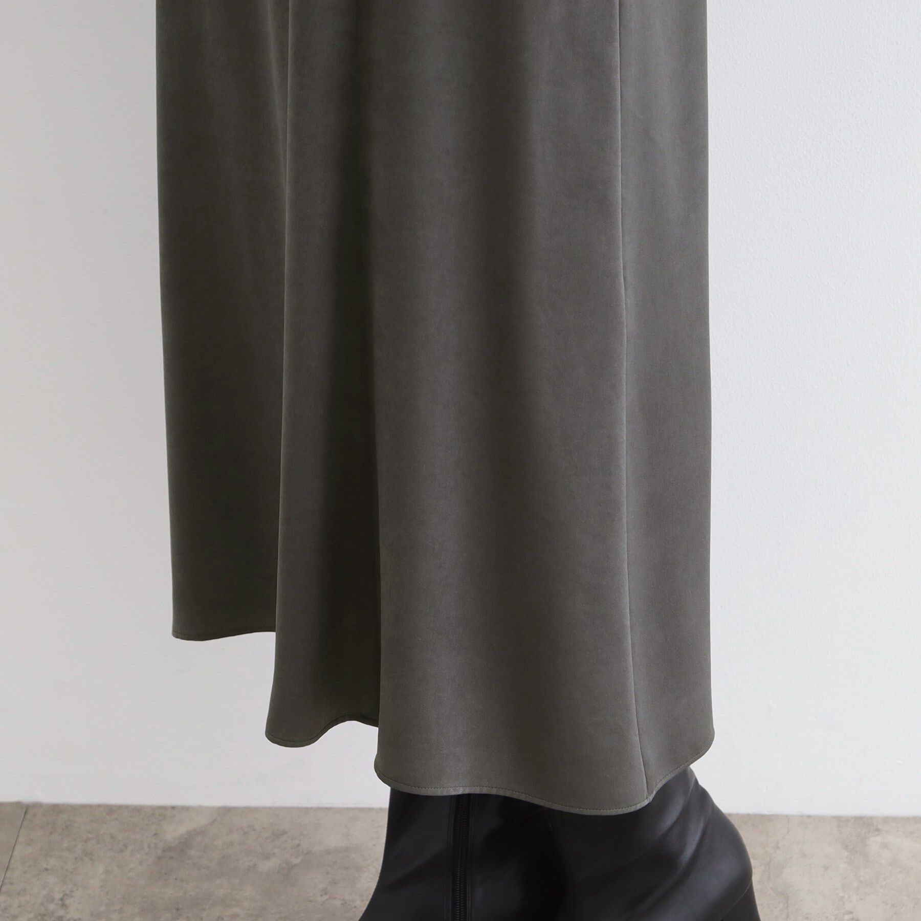 INDIVI「【洗える／UVケア】スエード調サテンキャミワンピース」|ワンピース|