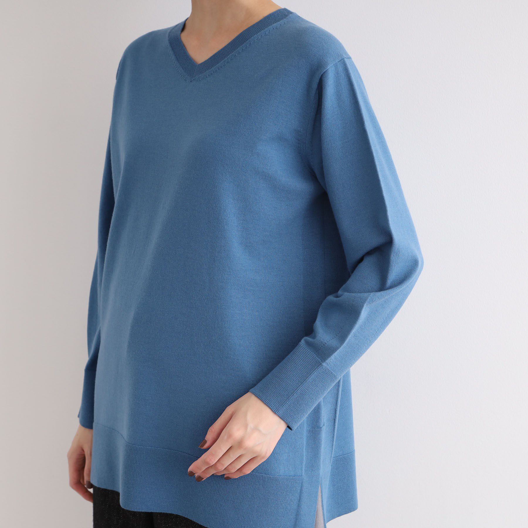 INDIVI「【洗える／チュニック丈／ボーダー柄】スリットデザインVネックニット」|ニット・セーター|