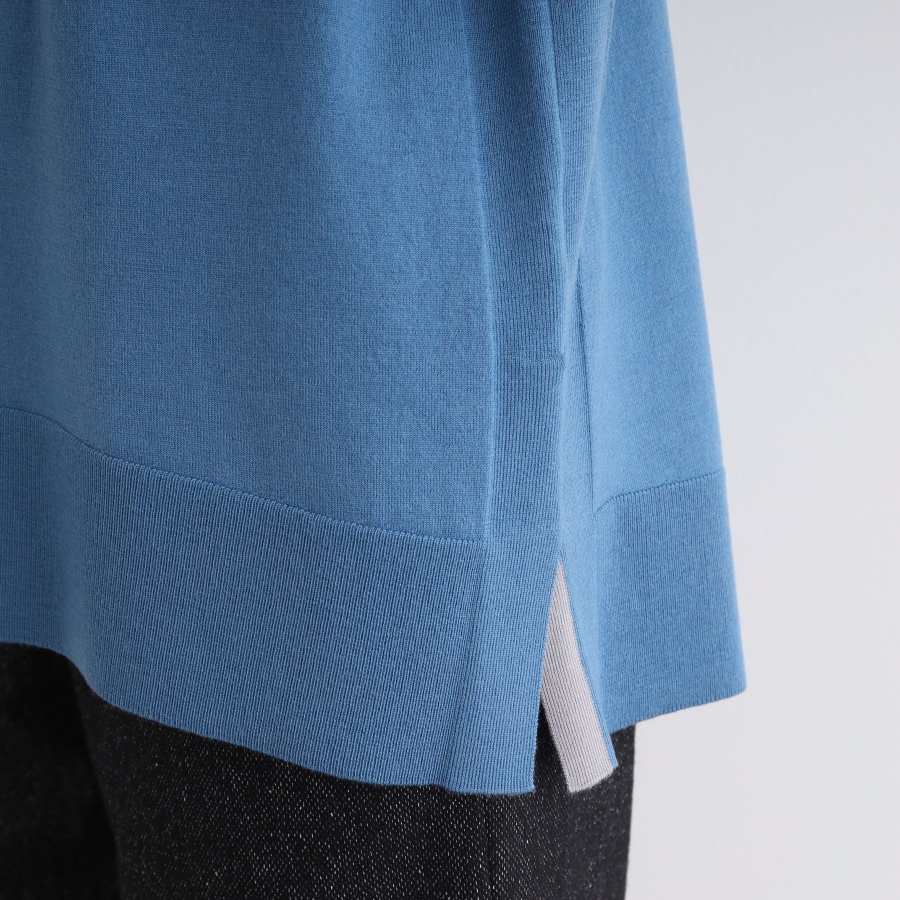 INDIVI「【洗える／チュニック丈／ボーダー柄】スリットデザインVネックニット」|ニット・セーター|