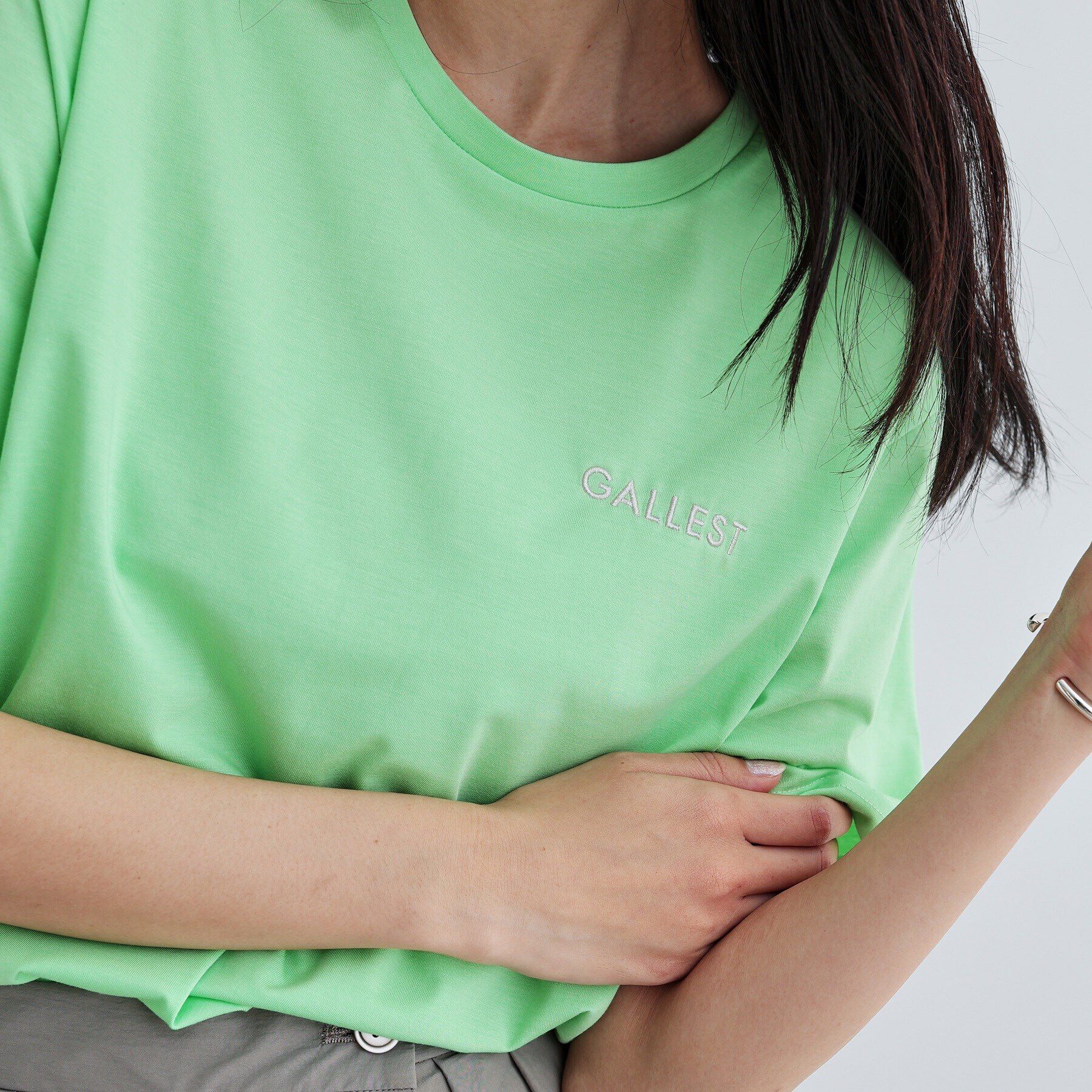 GALLEST「クロップド丈ロゴTシャツ」|Tシャツ・カットソー|