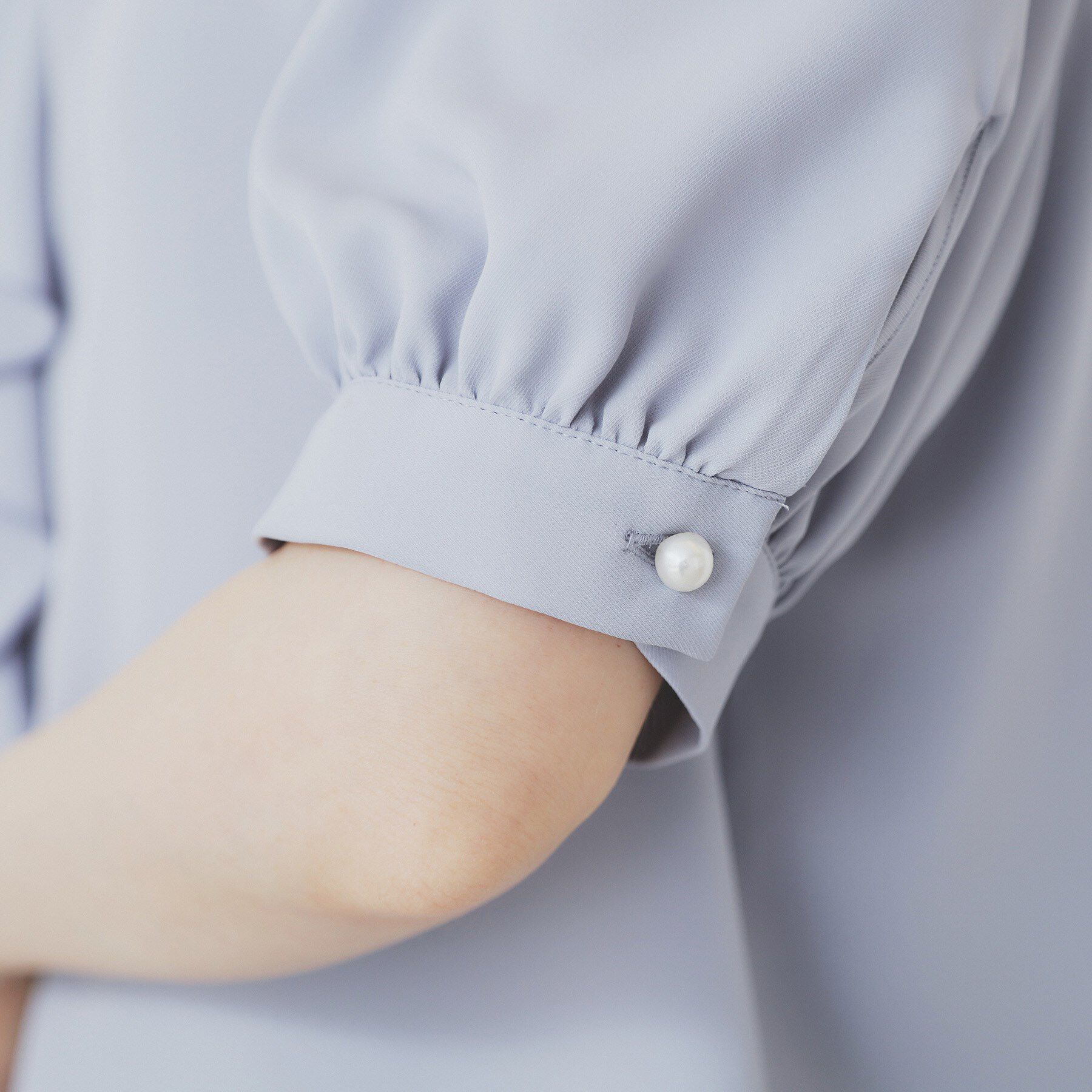 index「アシメフリルパール調ブラウス【洗濯機洗い可/イージーアイロン】」|シャツ・ブラウス|