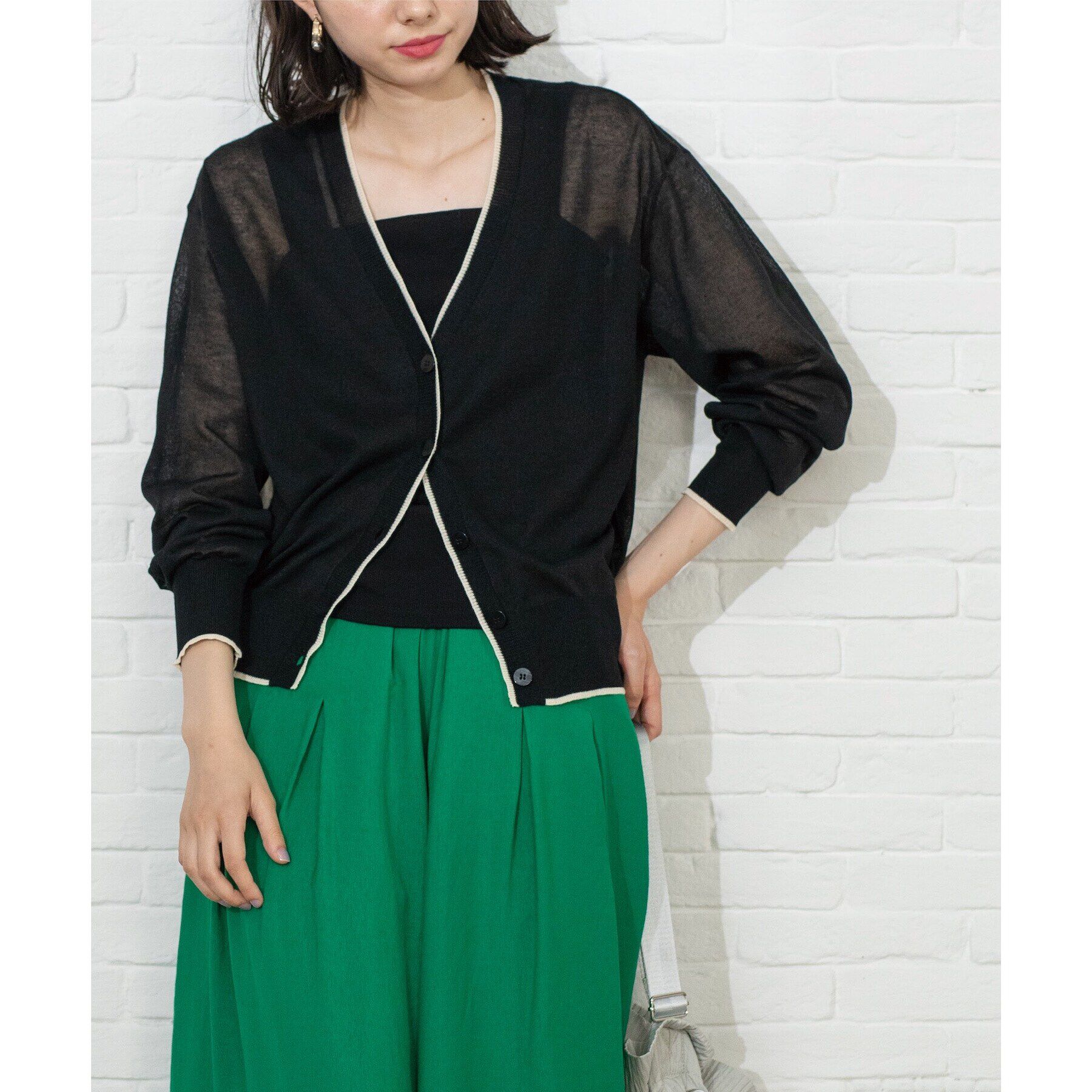 OPAQUE.CLIP「配色ラインVネックシアーカーディガン【洗濯機洗い可】」|カーディガン|ブラック(519)