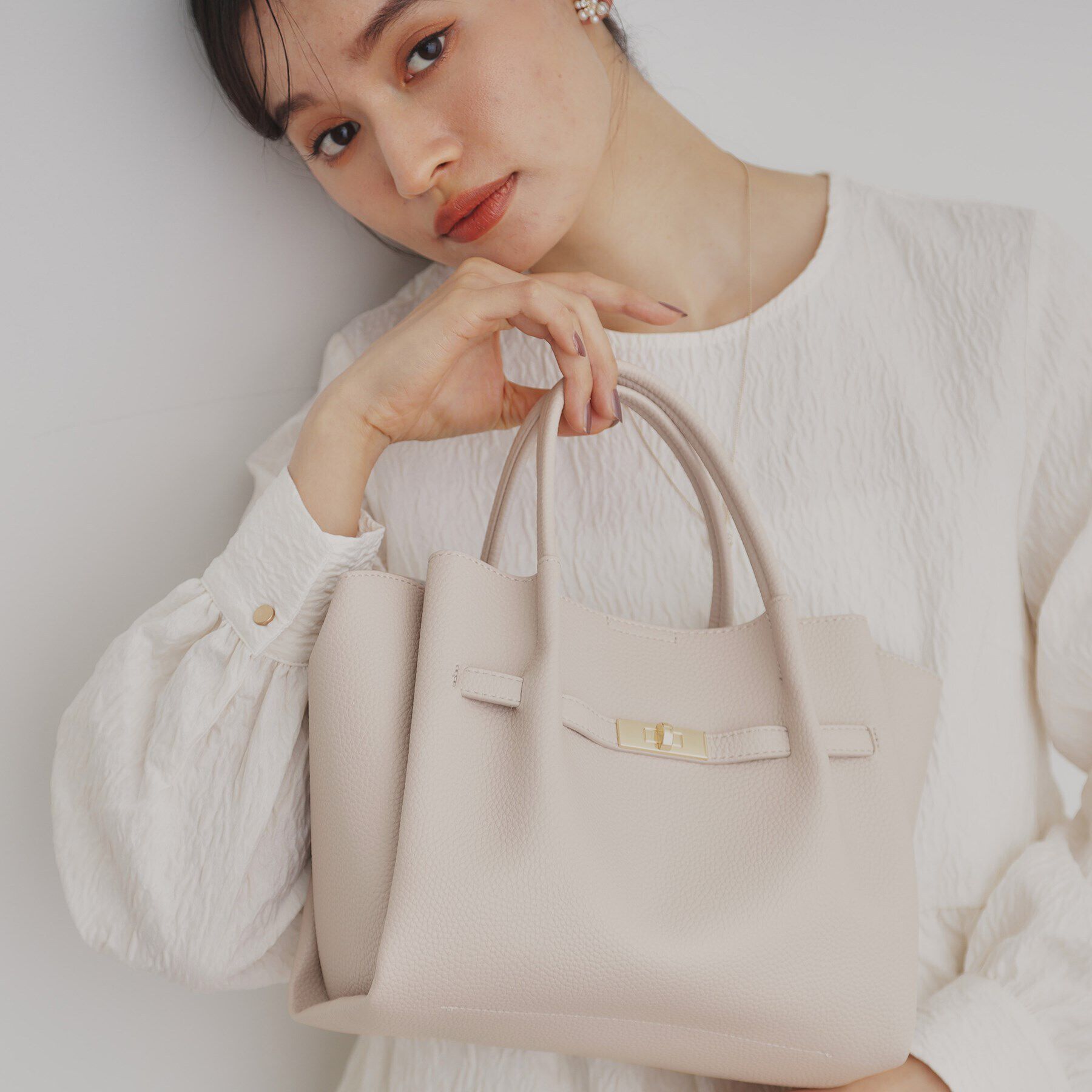 OPAQUE.CLIP「【軽量／2WAY／通勤対応】フロントベルトデザインミドルトートバッグ」|トートバッグ|グレー(012)