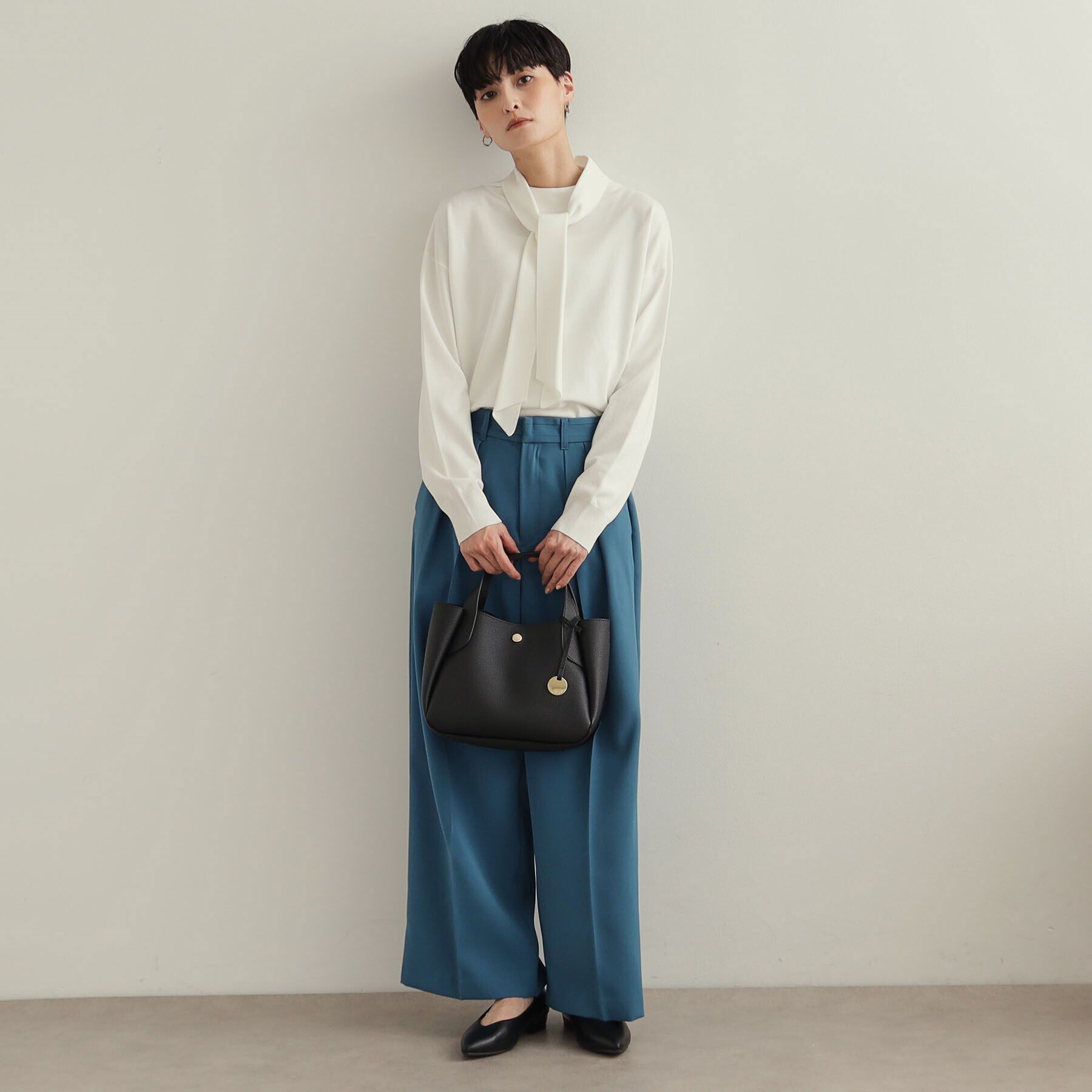 OPAQUE.CLIP「【軽量／2WAY】シュリンク合皮ラウンドフォルムミドルトートバッグ」|トートバッグ|