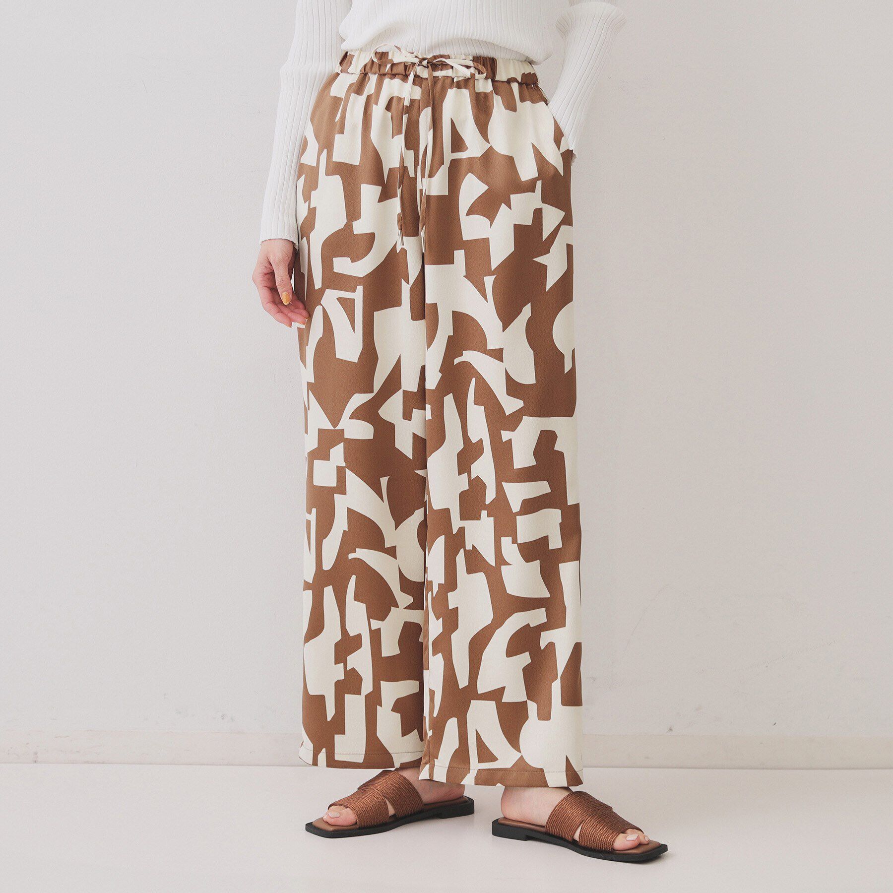 OPAQUE.CLIP「幾何プリントイージーワイドパンツ【洗濯機洗い可】」|その他|キャメルブラウン(1