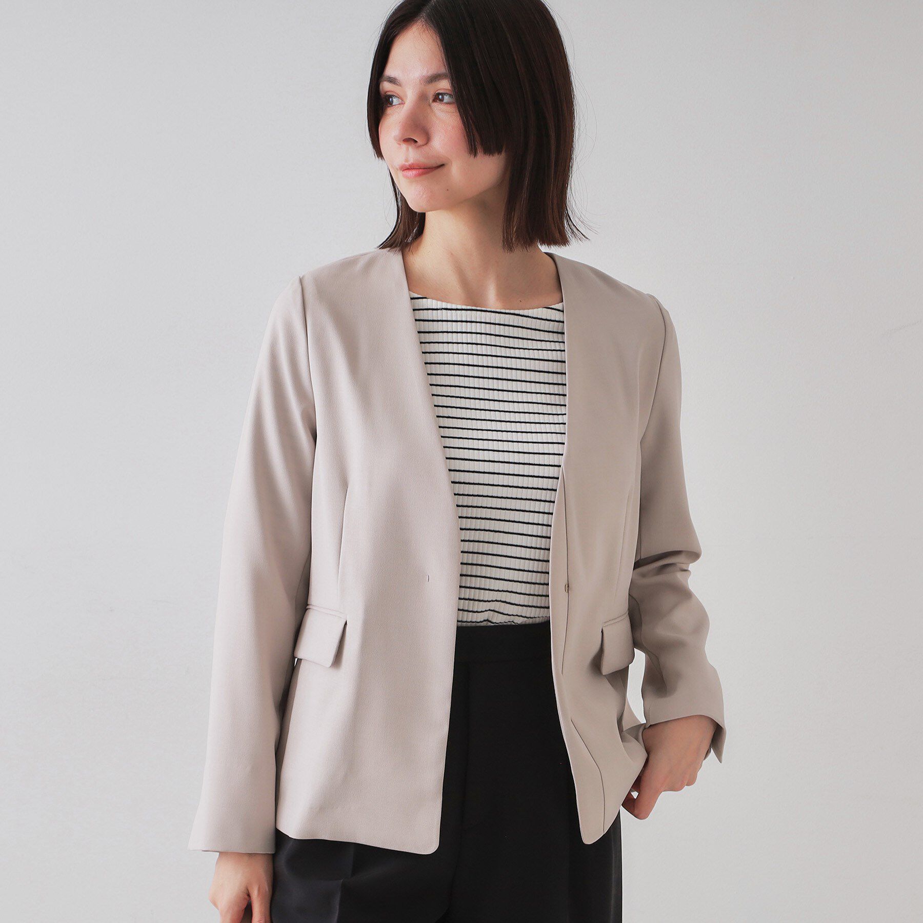 OPAQUE.CLIP「ストレッチリネンライクVネックジャケット/セットアップ対応【洗濯機洗い可/防シワ】」|ノーカラージャケット|グレージュ(050)