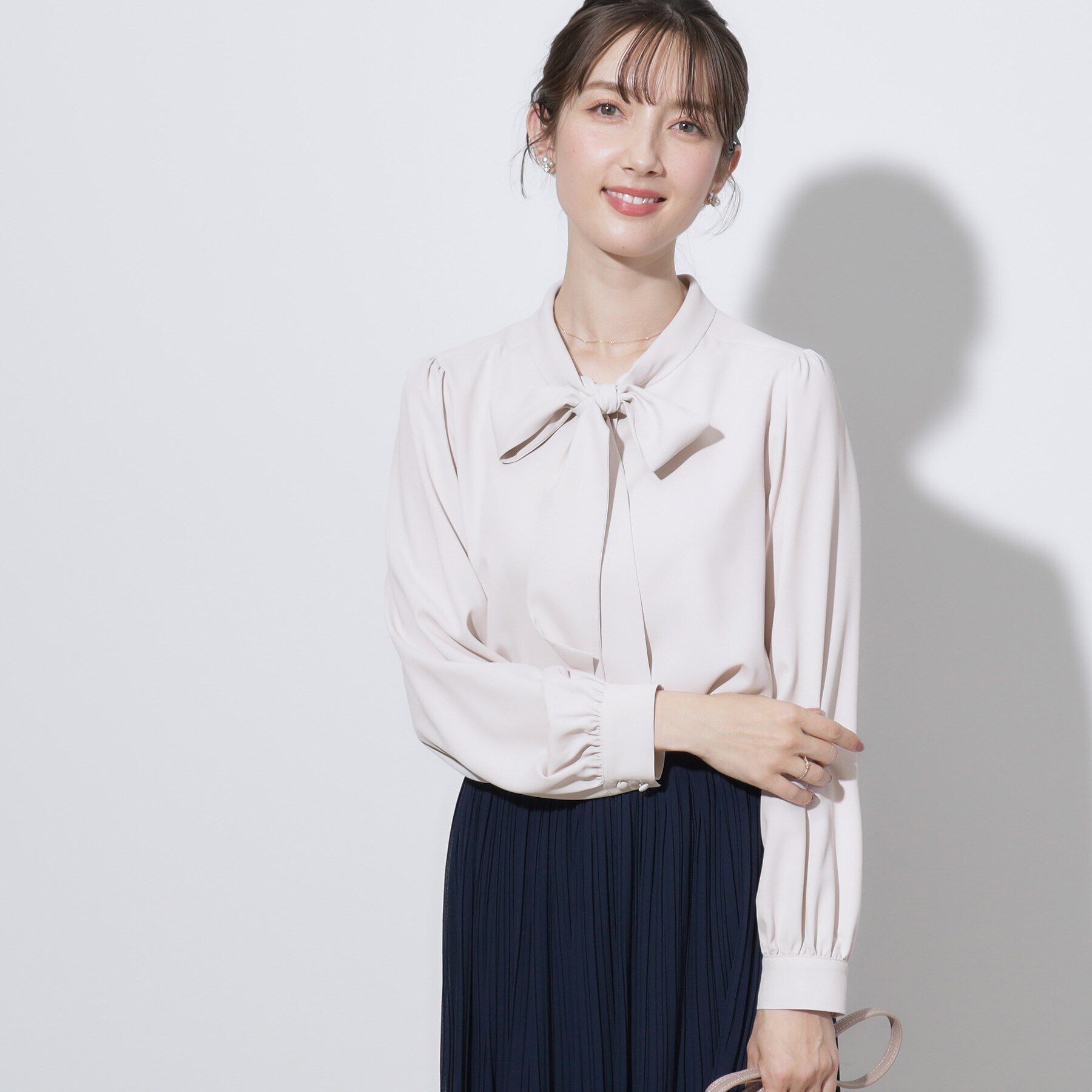 Couture broach「【セレモニーシーン/お仕事にも】リボンタイチュニックブラウス」|シャツ・ブラウス|