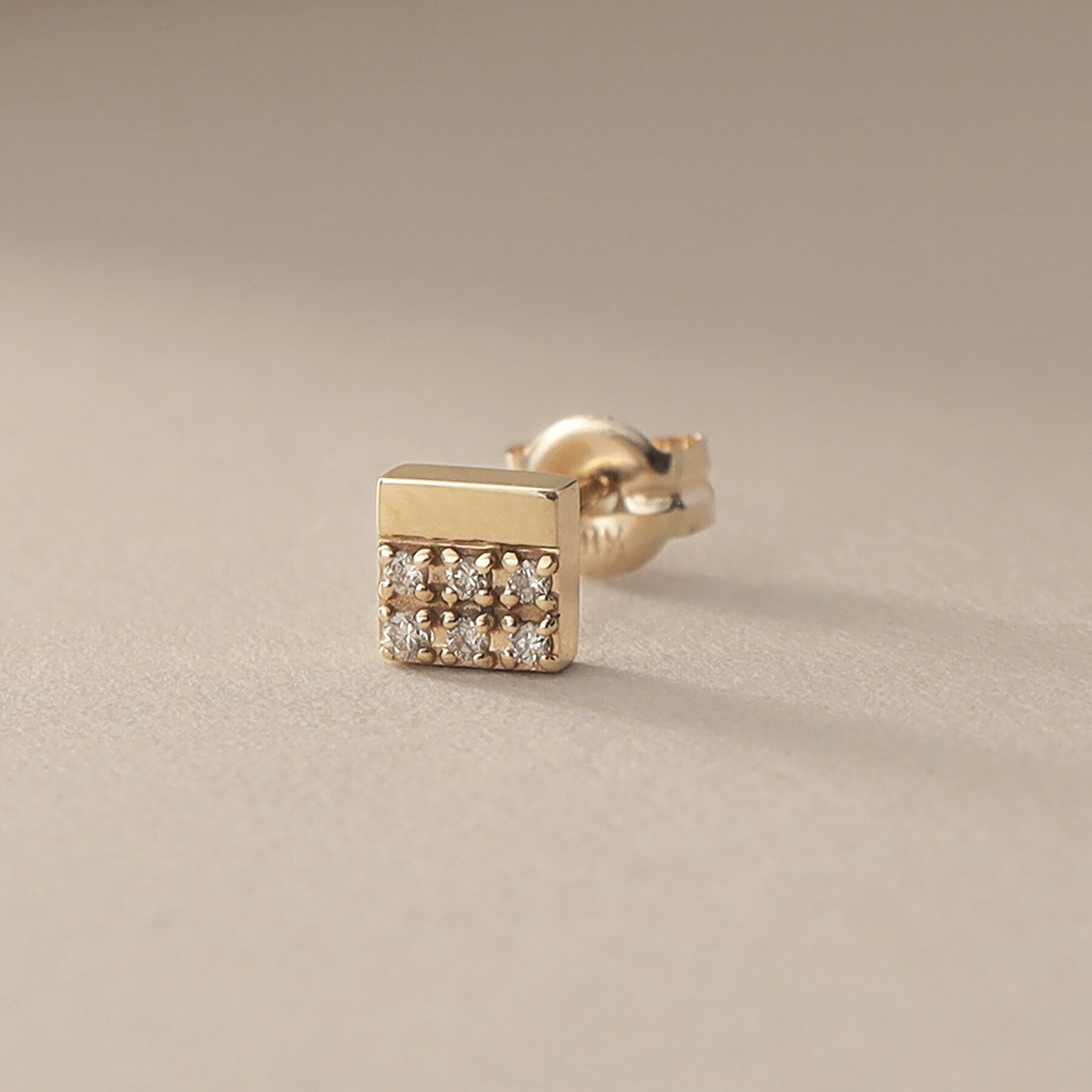 COCOSHNIK「K10ダイヤモンド ダイヤシェイプ スタッドピアス」|ピアス|