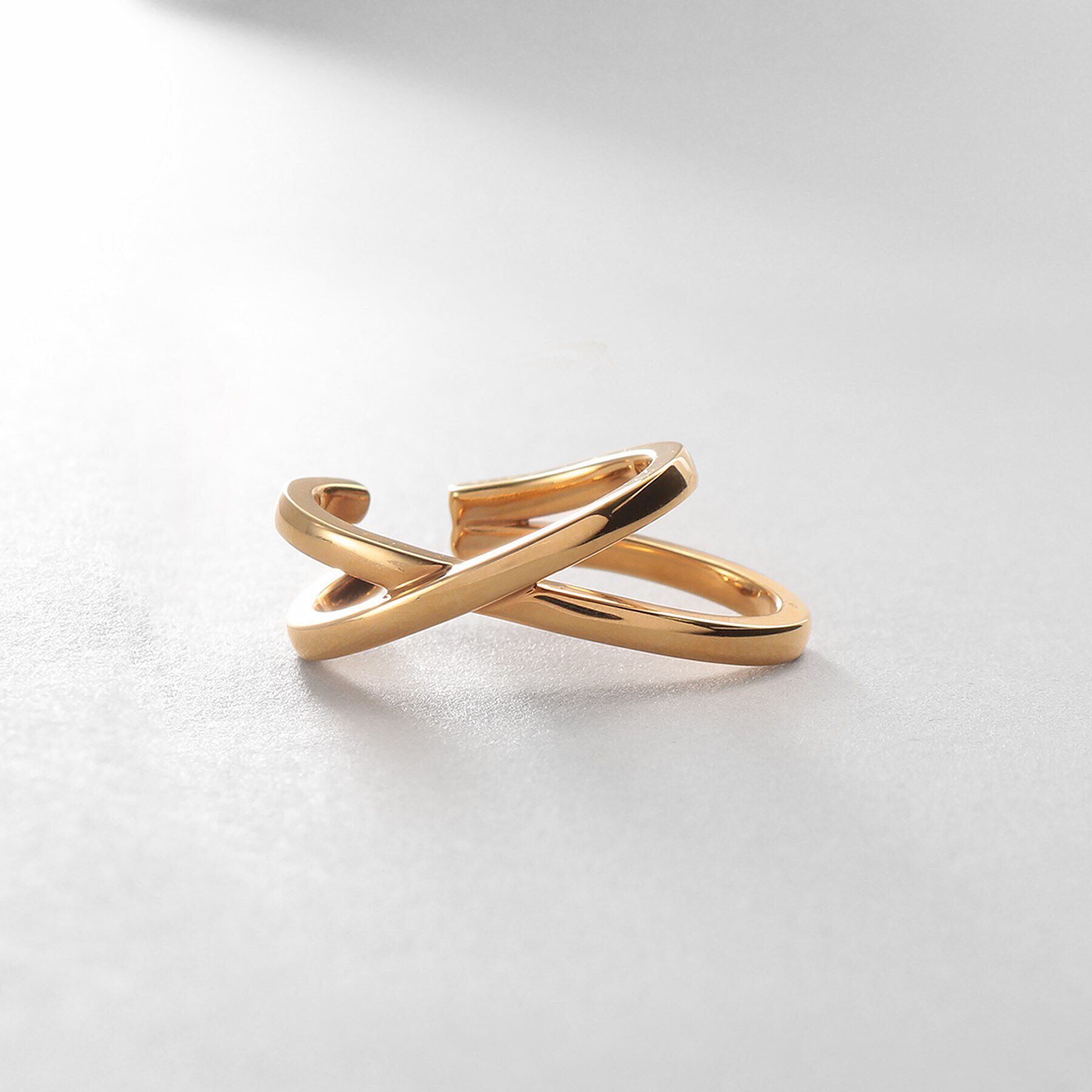 COCOSHNIK ONKITSCH「シルバー アシンメクロスイヤーカフ GP」|イヤリング|