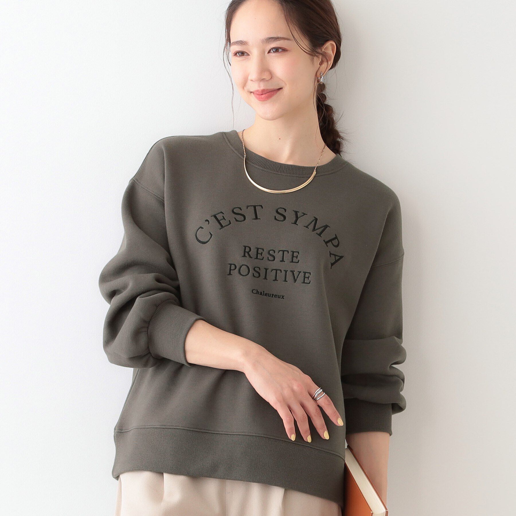 SHOO･LA･RUE「【S-LL】ロゴ刺繍で大人っぽく 裏起毛トップス」|Tシャツ・カットソー|ﾁｬｺｰﾙｸﾞﾚｰ(014)