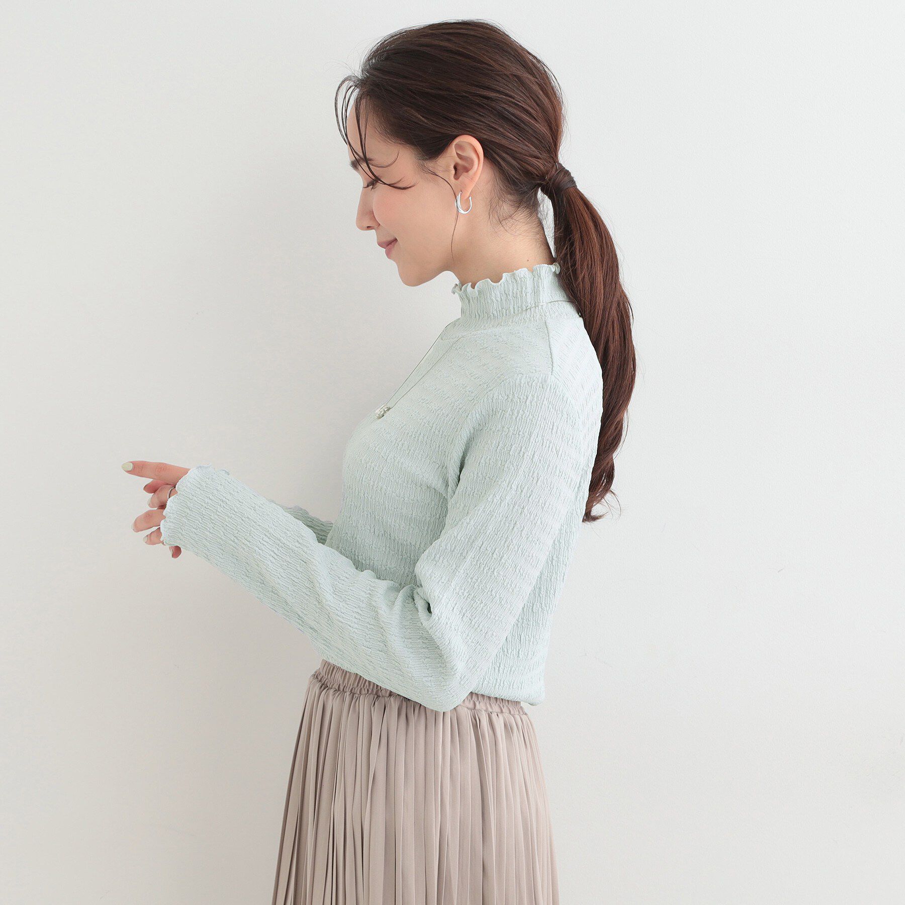 SHOO･LA･RUE「【洗濯機可/S-LL】レイヤードスタイルにも ぽこぽこジャカード ハイネックトップス」|Tシャツ・カットソー|