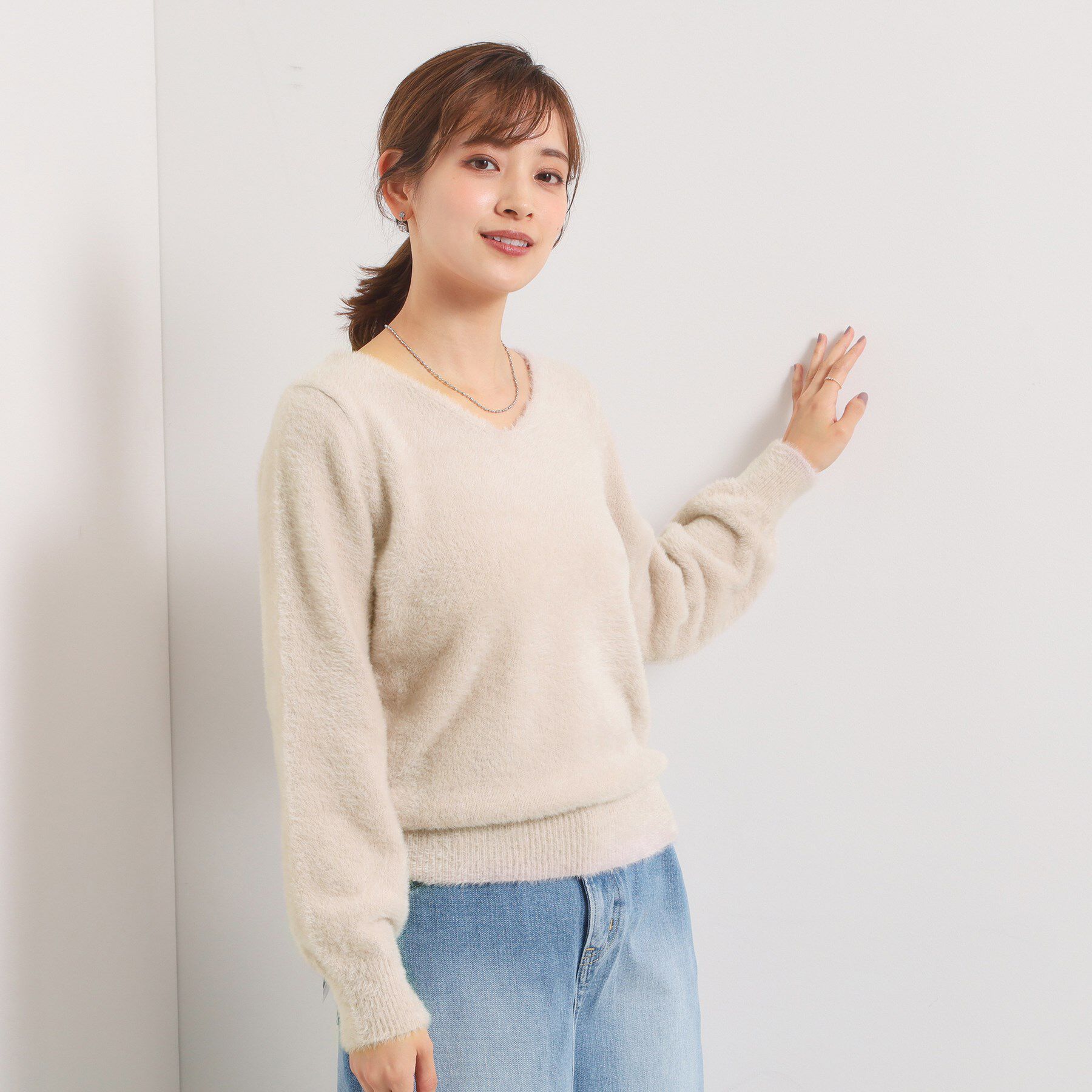 ITS&rsquo;DEMO「【手洗い可】フェザーヤーンVネックニット」|ニット・セーター|ライトベージュ(05