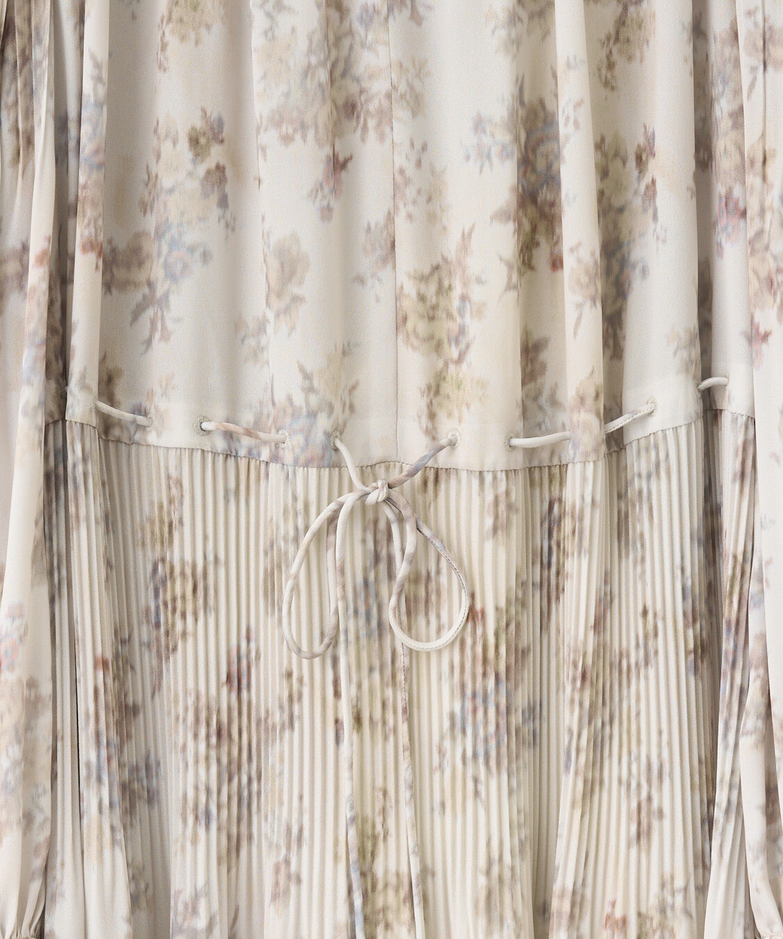 COCO DEAL「【岡崎紗絵さんコラボ】フラワープリントプリーツティアードワンピース」|ワンピース|