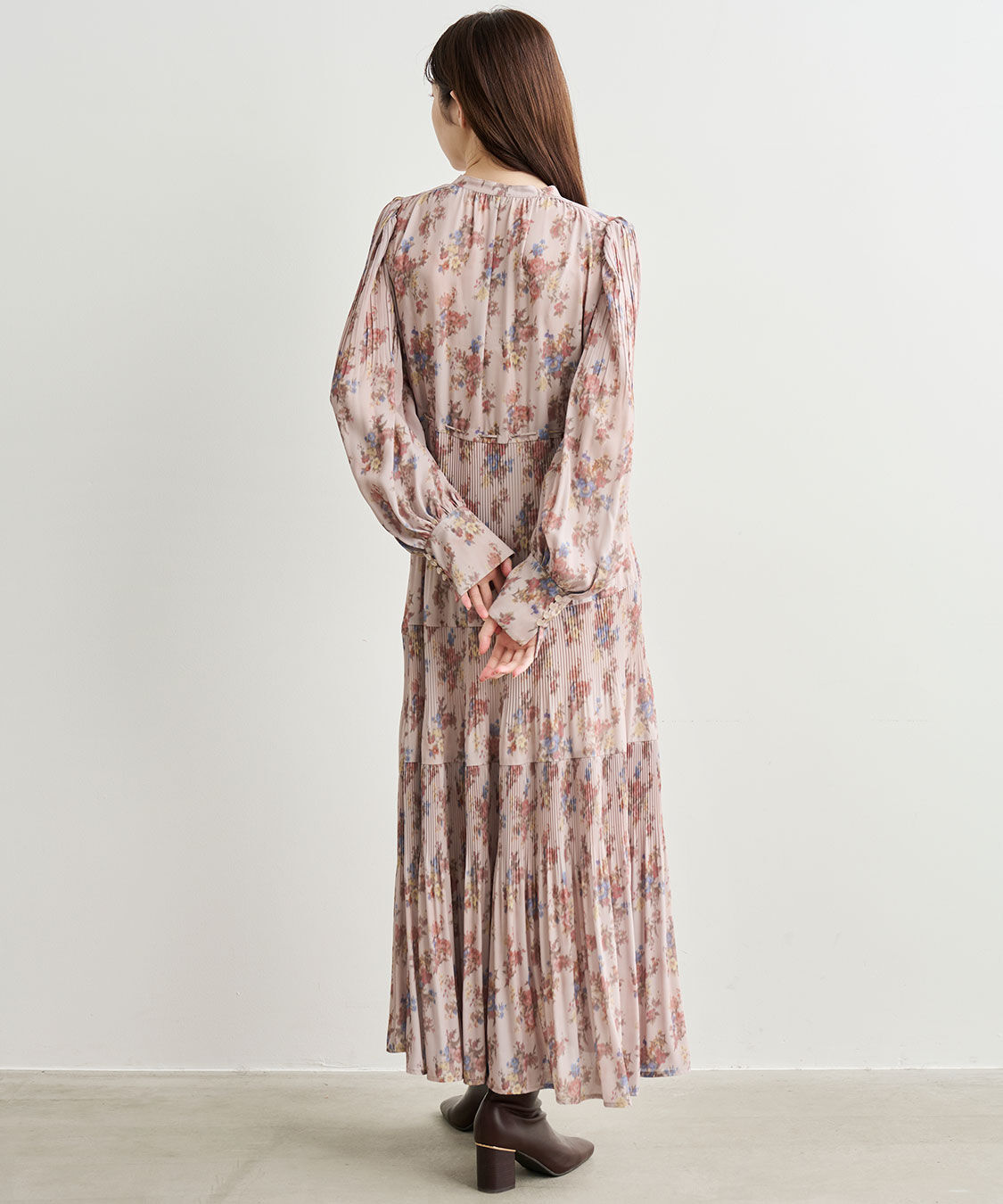 COCO DEAL「【岡崎紗絵さんコラボ】フラワープリントプリーツティアードワンピース」|ワンピース|