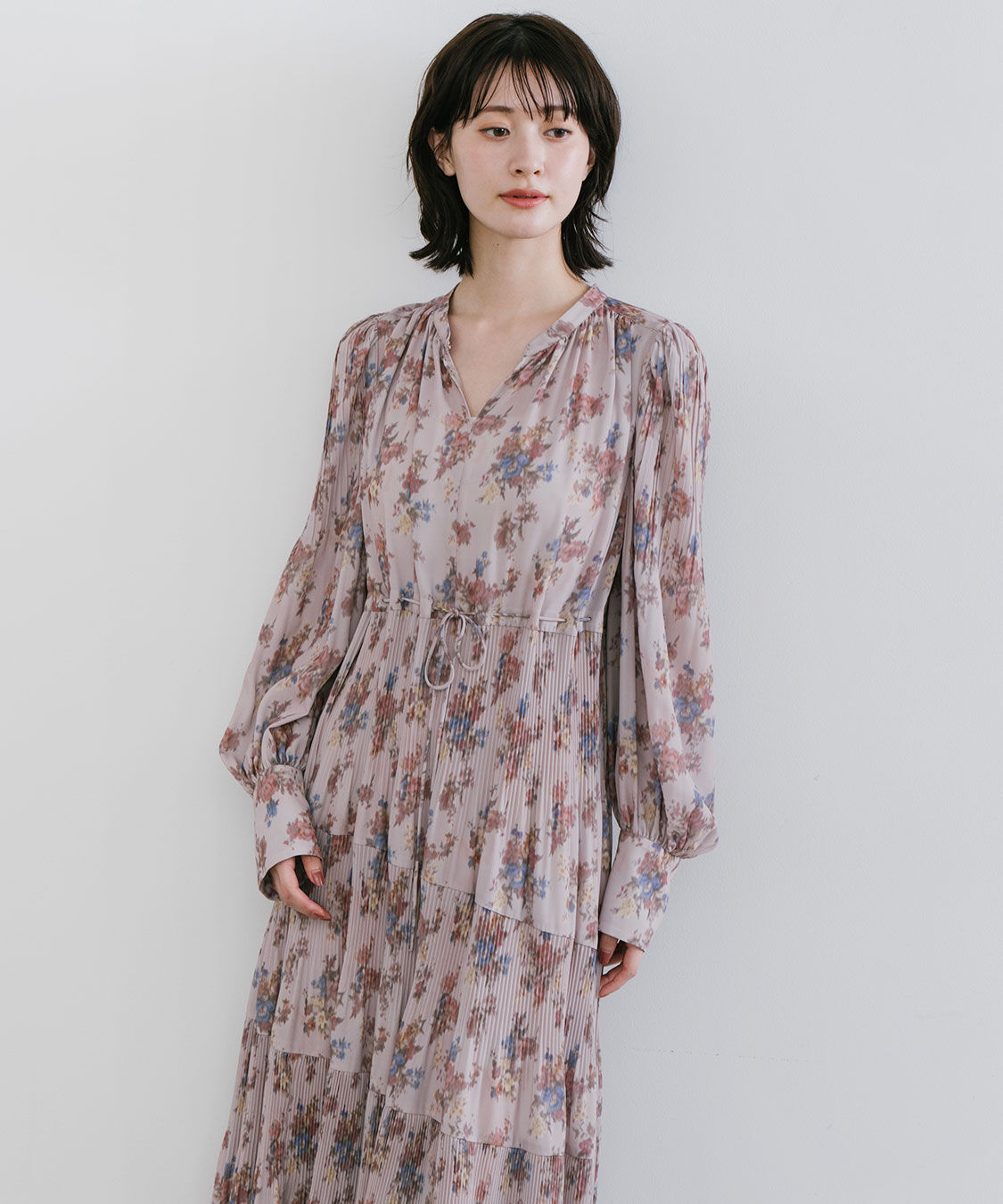 COCO DEAL「【岡崎紗絵さんコラボ】フラワープリントプリーツティアードワンピース」|ワンピース|