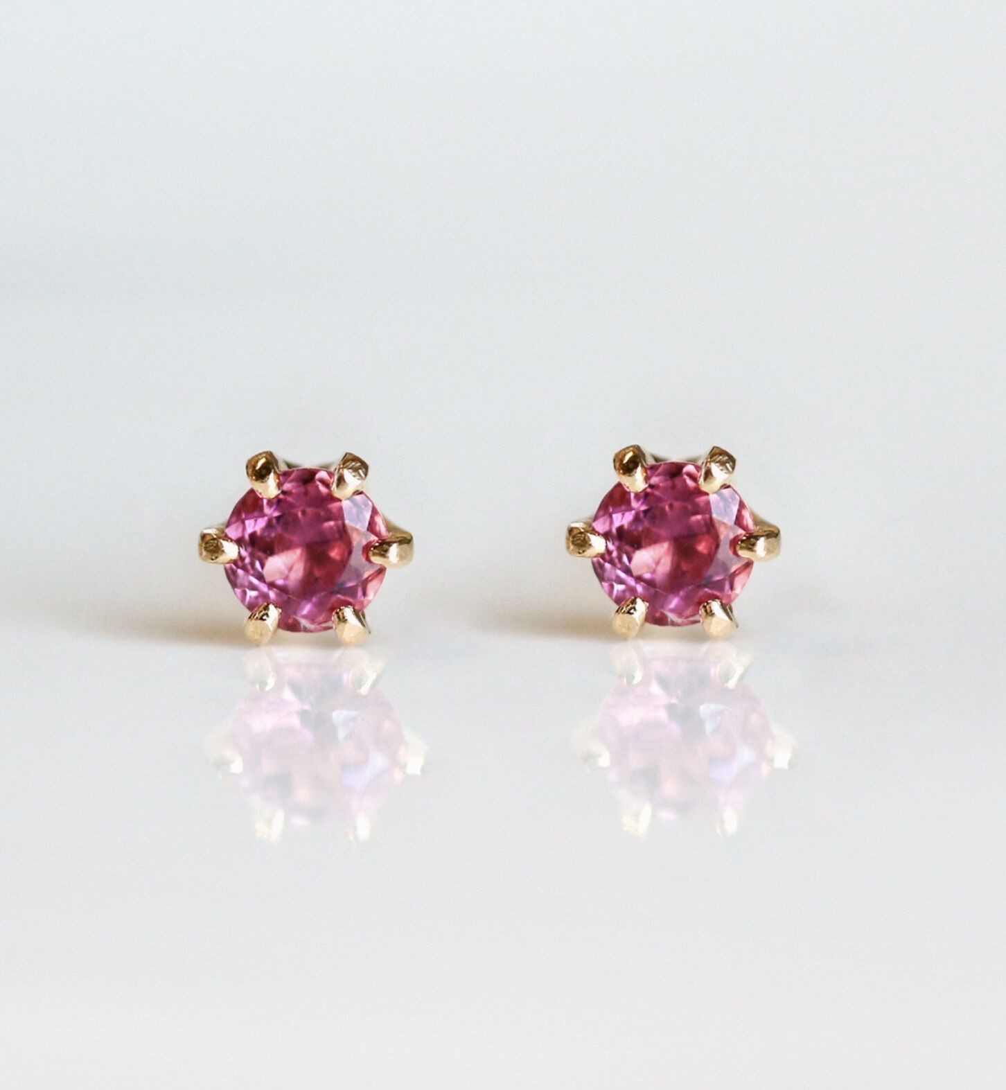  「誕生石 一粒ピアス | K18 」|ピアス|10月 ﾋﾟﾝｸﾄﾙﾏﾘﾝ