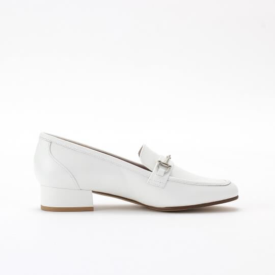 銀座かねまつ「LSBW2405STEWHT 【防水】【本革】【Bワイズ】アクアベルスレンダーローファー」|パンプス|