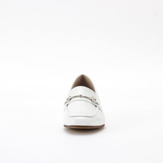 銀座かねまつ「LSBW2405STEWHT 【防水】【本革】【Bワイズ】アクアベルスレンダーローファー」|パンプス|