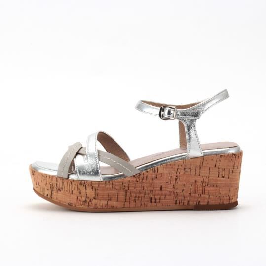 銀座かねまつ「IT250436METSTESLVLGY　【本革】ウェッジヒールサンダル」|サンダル|