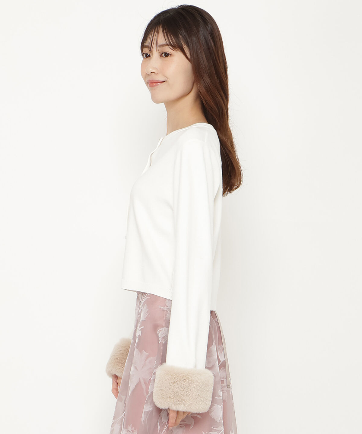 アンドクチュール「袖ファー付きビジューカーディガン」|カーディガン|