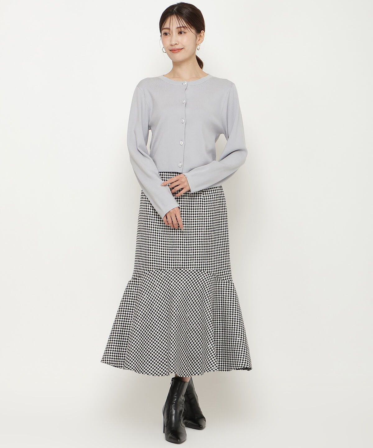 アンドクチュール「袖ファー付きビジューカーディガン」|カーディガン|