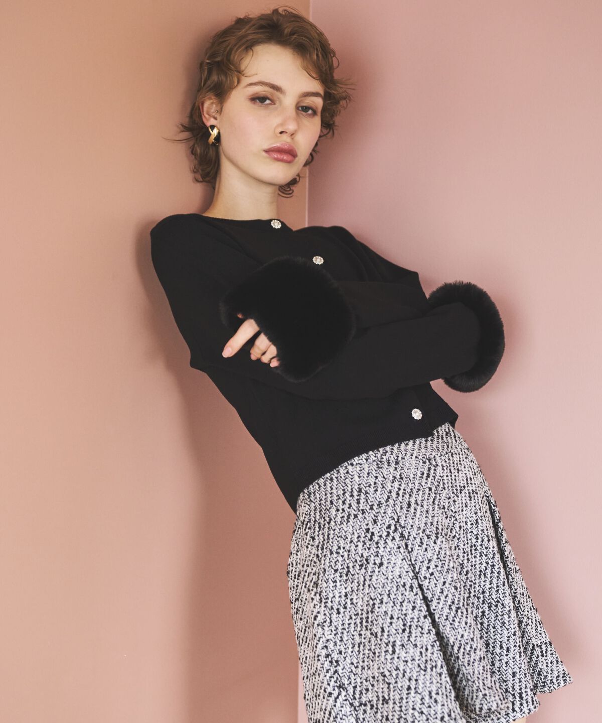 アンドクチュール「袖ファー付きビジューカーディガン」|カーディガン|