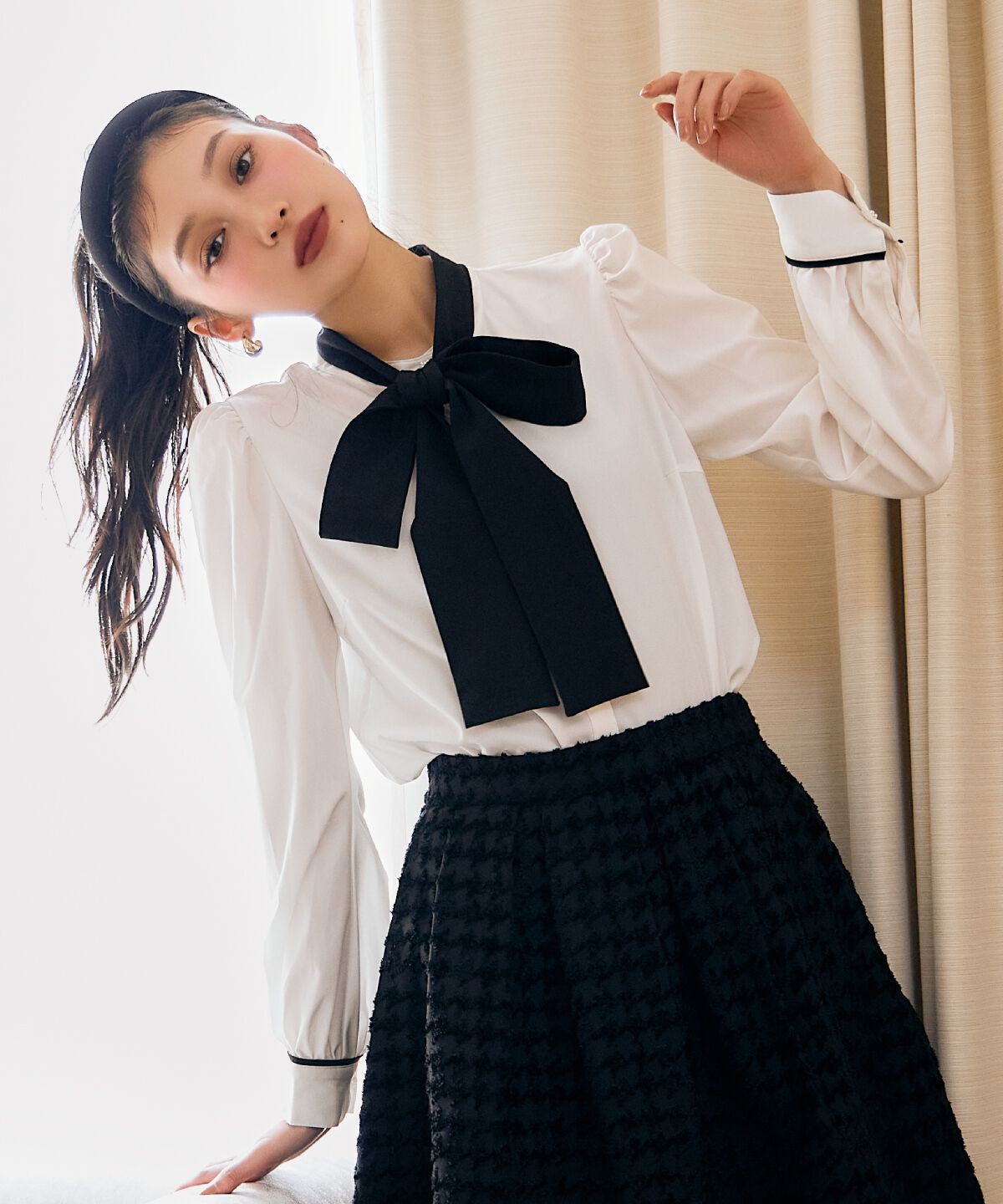 アンドクチュール「カフス刺繍ボウタイブラウス」|シャツ・ブラウス|