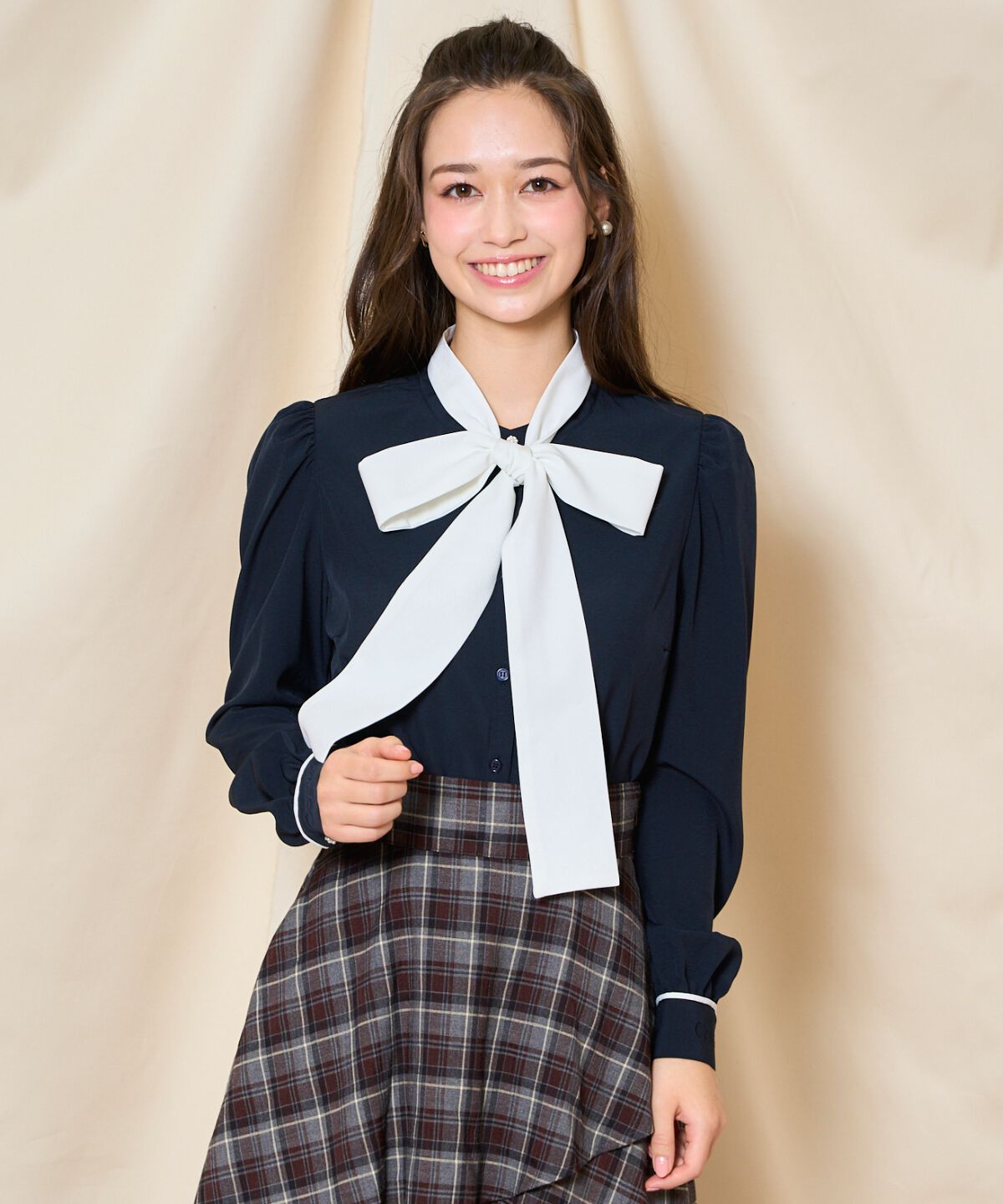 アンドクチュール「カフス刺繍ボウタイブラウス」|シャツ・ブラウス|