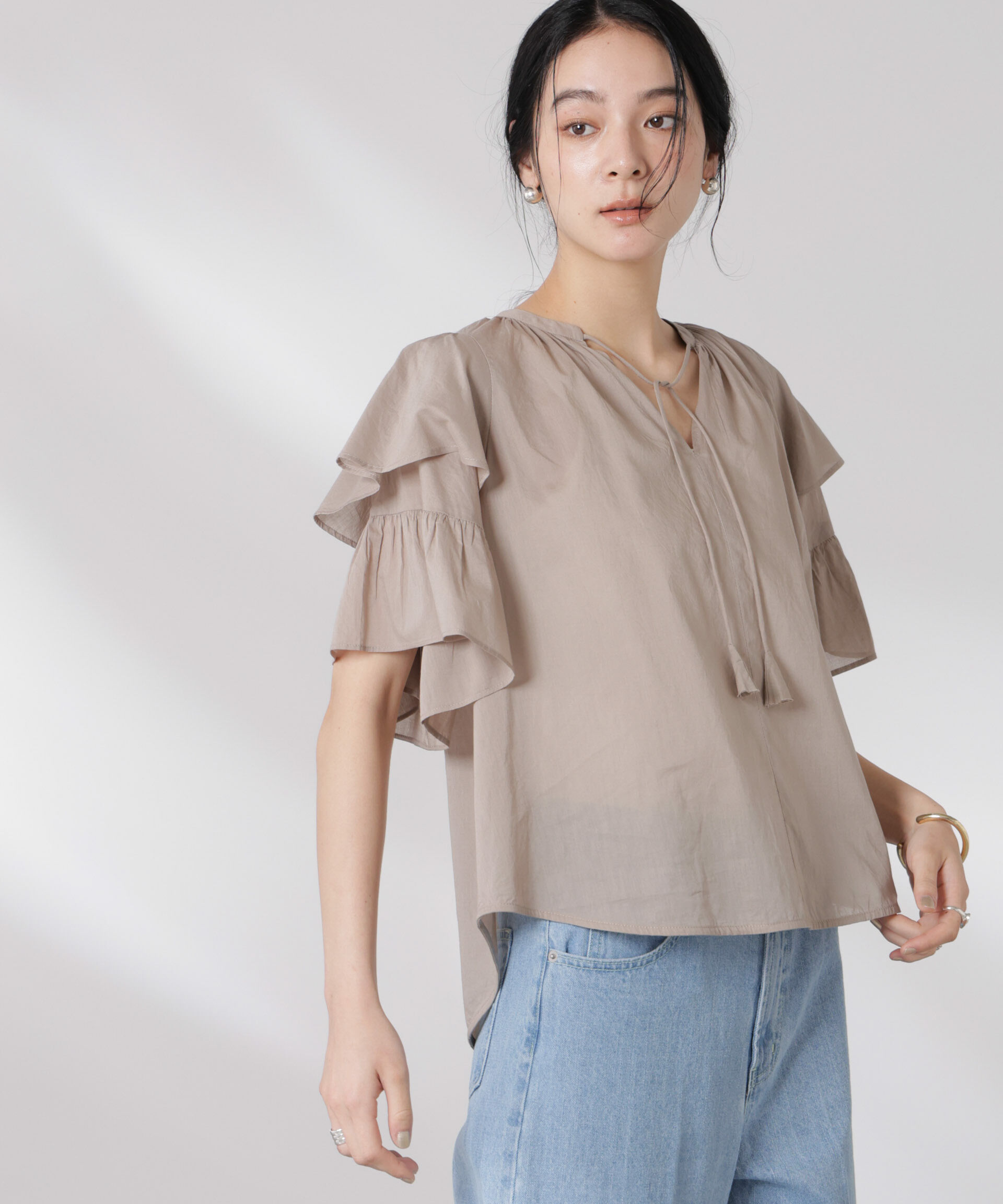 nano･universe「made in india コットンフリルスリーブブラウス」|シャツ・ブラウス|グレージュ3