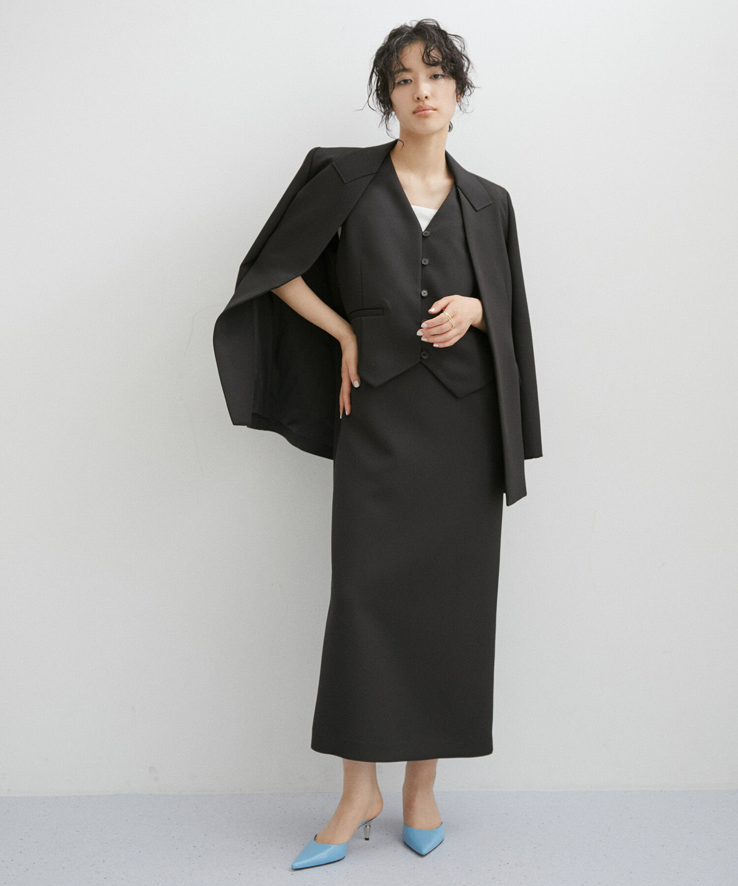 ADAM ET ROPE'「【サステナブル・セットアップ対応・オケージョン対応】シェイプフォルムシングルジャケット」|テーラードジャケット|ブラック系(02)