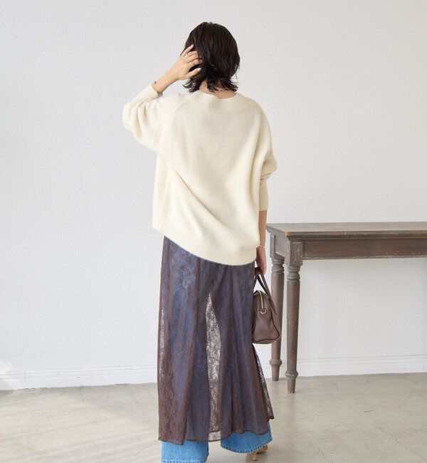  「【華やかな印象に】ヘアリーヤーン深Vネックニット」|ニット・セーター|