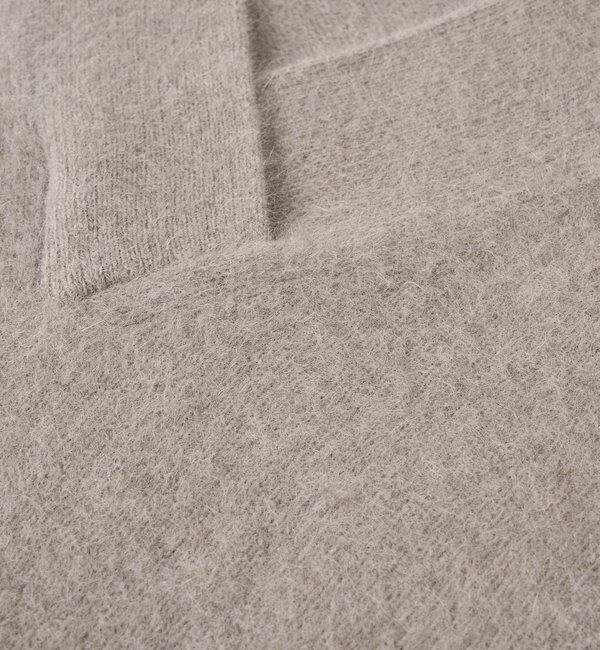  「【華やかな印象に】ヘアリーヤーン深Vネックニット」|ニット・セーター|